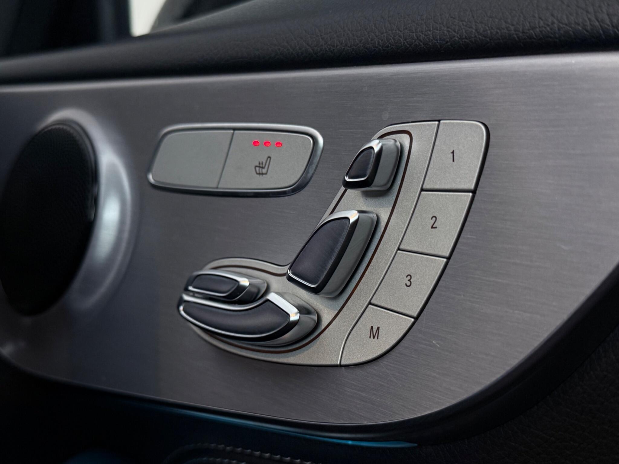 Mercedes-Benz C-Class view 18