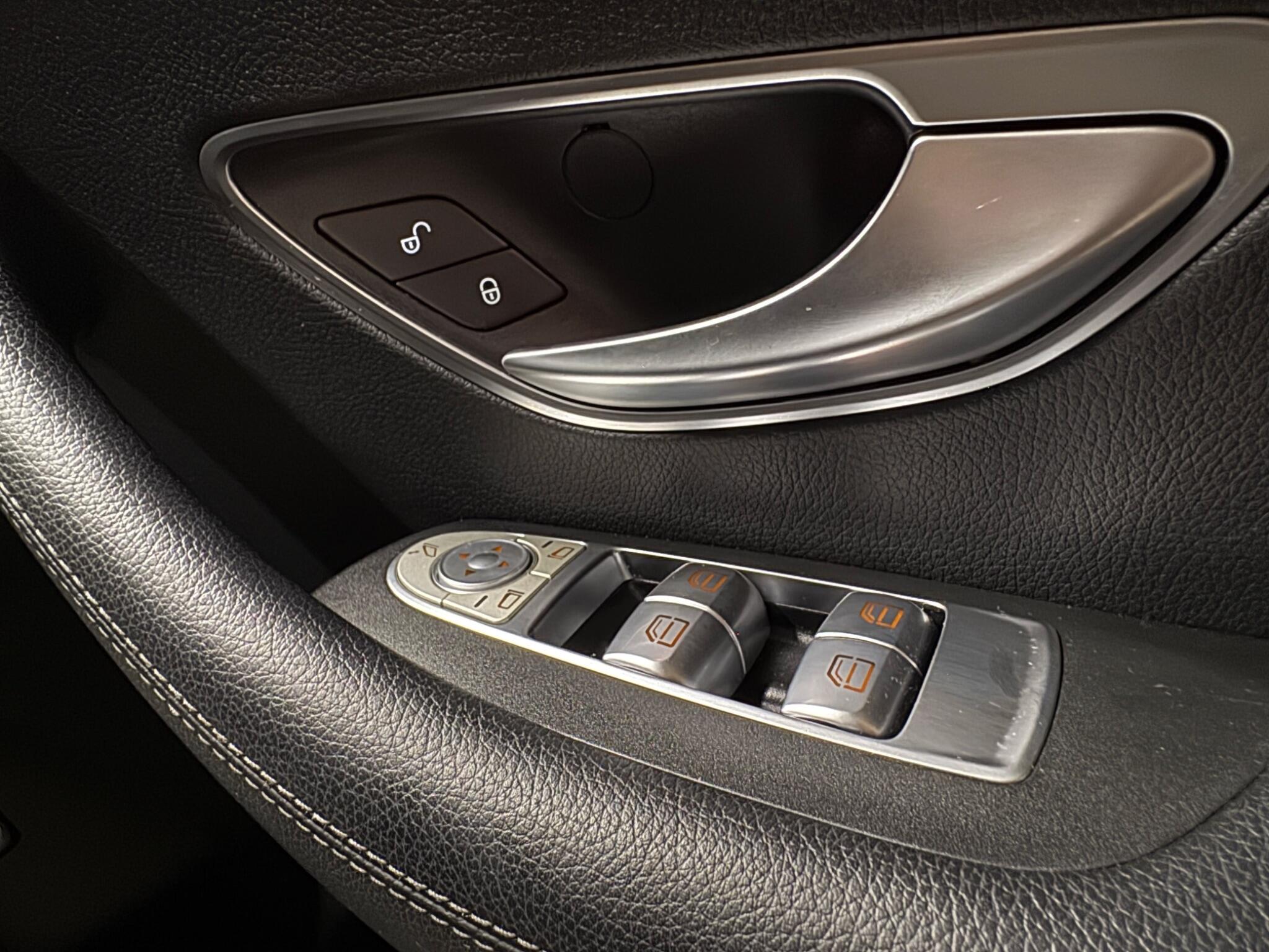 Mercedes-Benz E-Class view 31