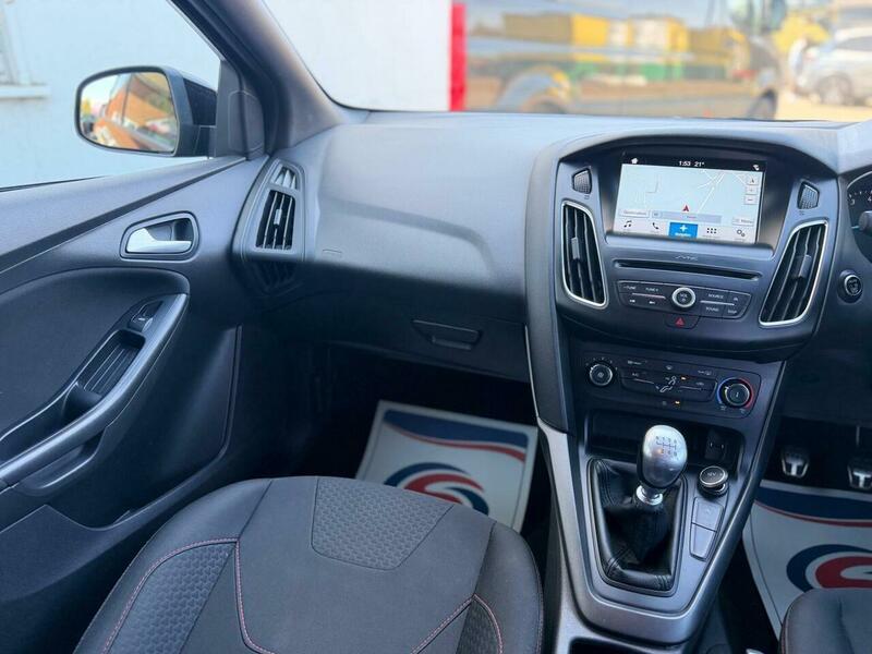 Ford Focus view 14