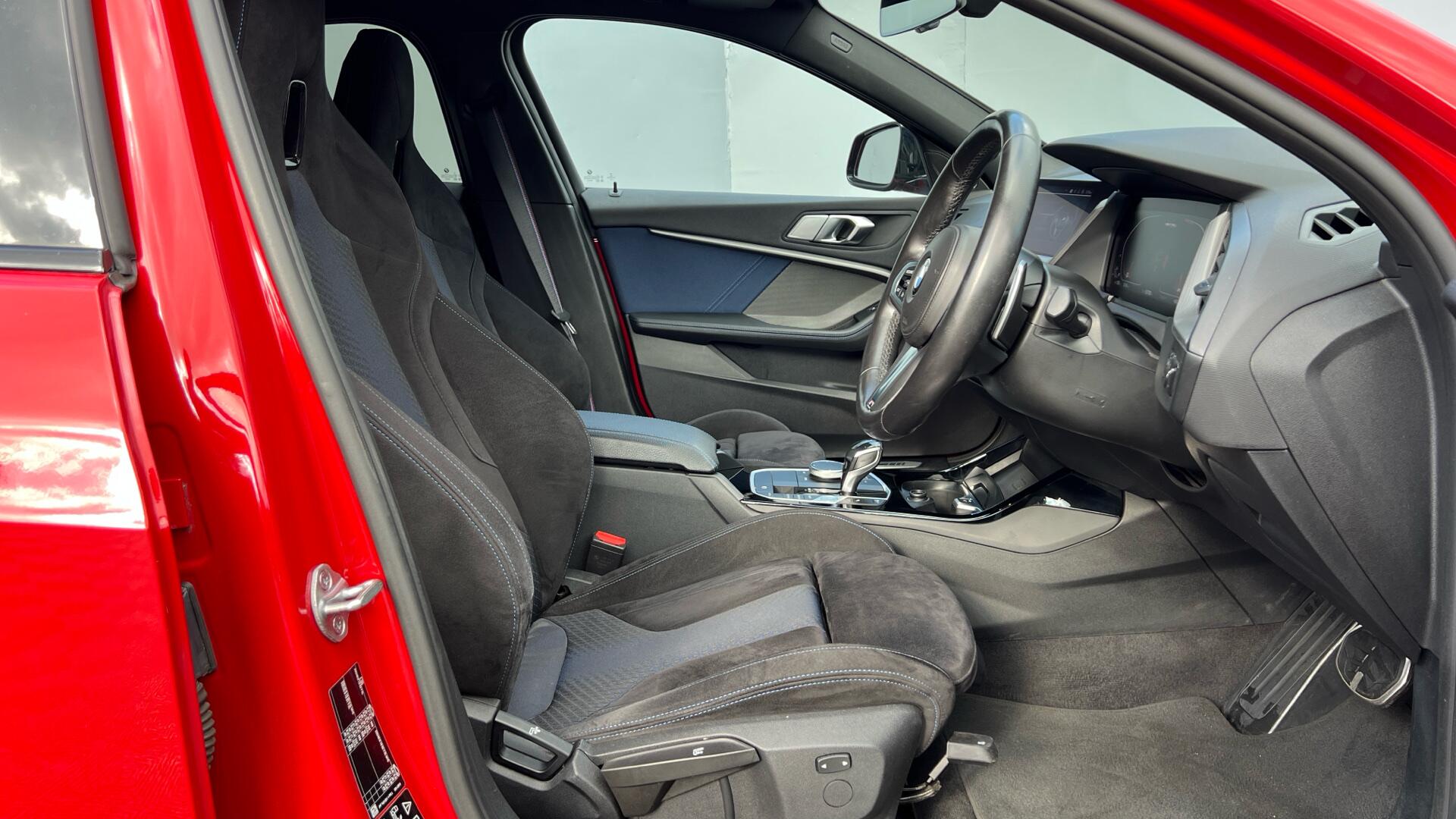 BMW 1 Series view 11