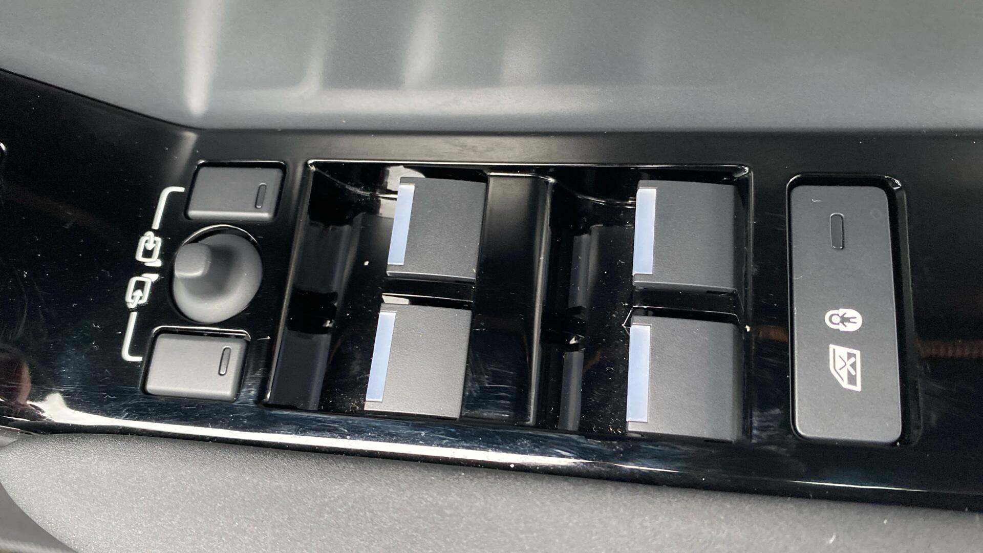 Land Rover Range Rover Velar view 32