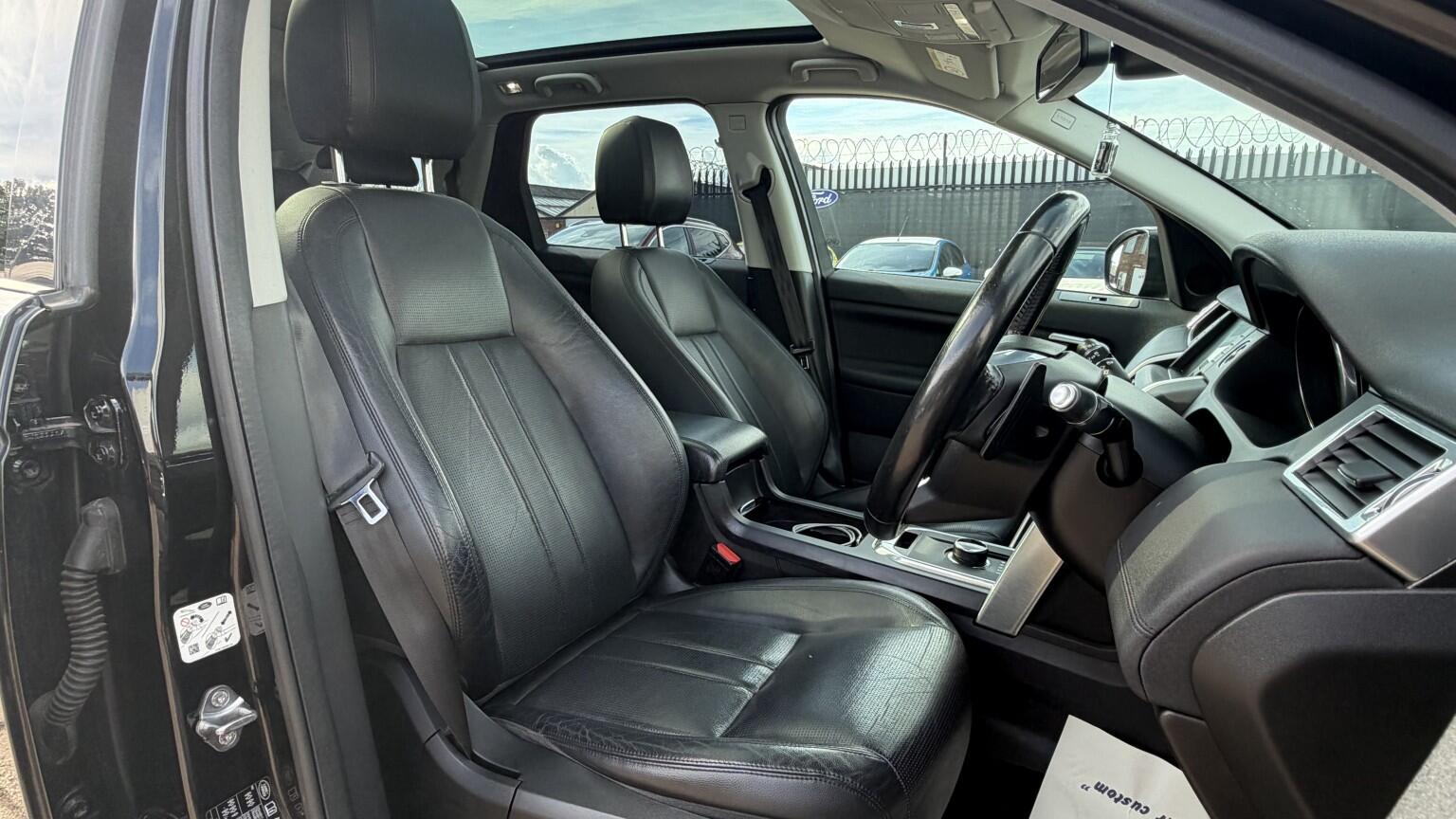 Land Rover Discovery Sport view 2