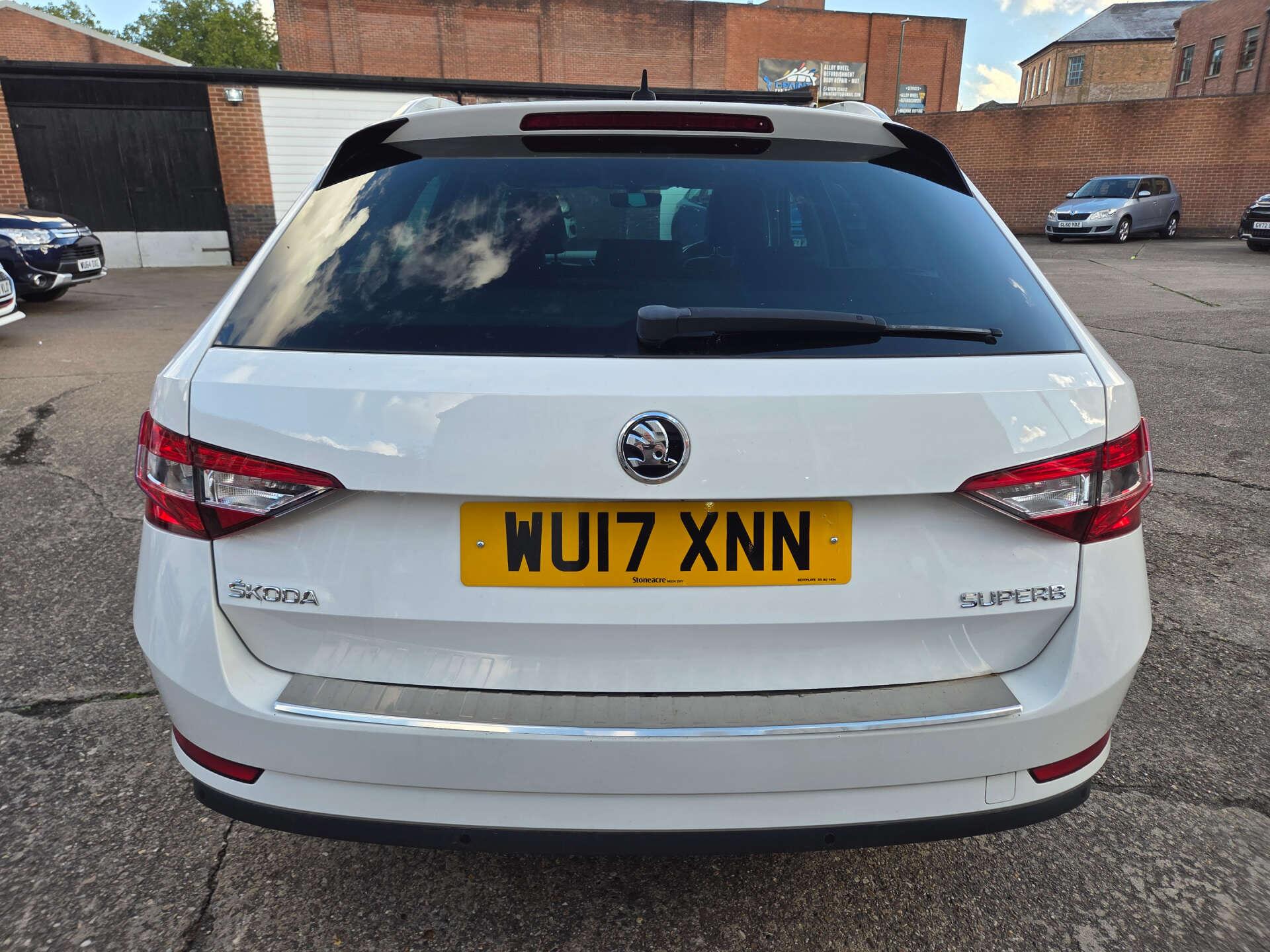 Skoda Superb view 6