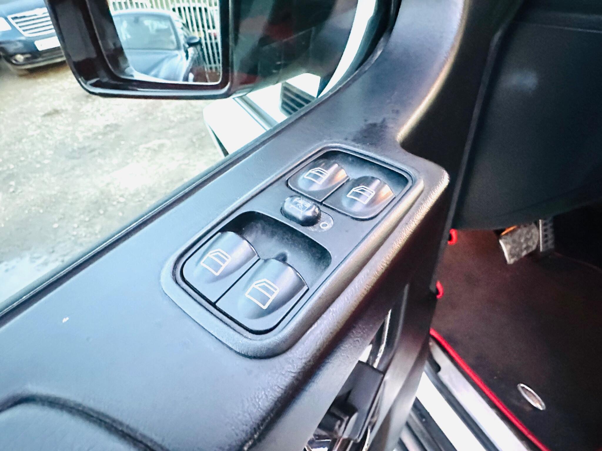 Mercedes-Benz G Class view 34