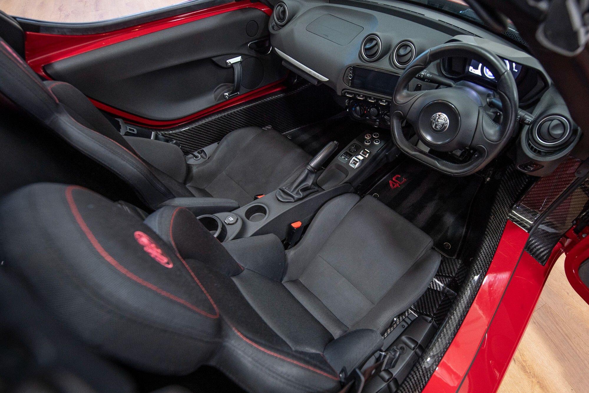 Alfa Romeo 4C view 9