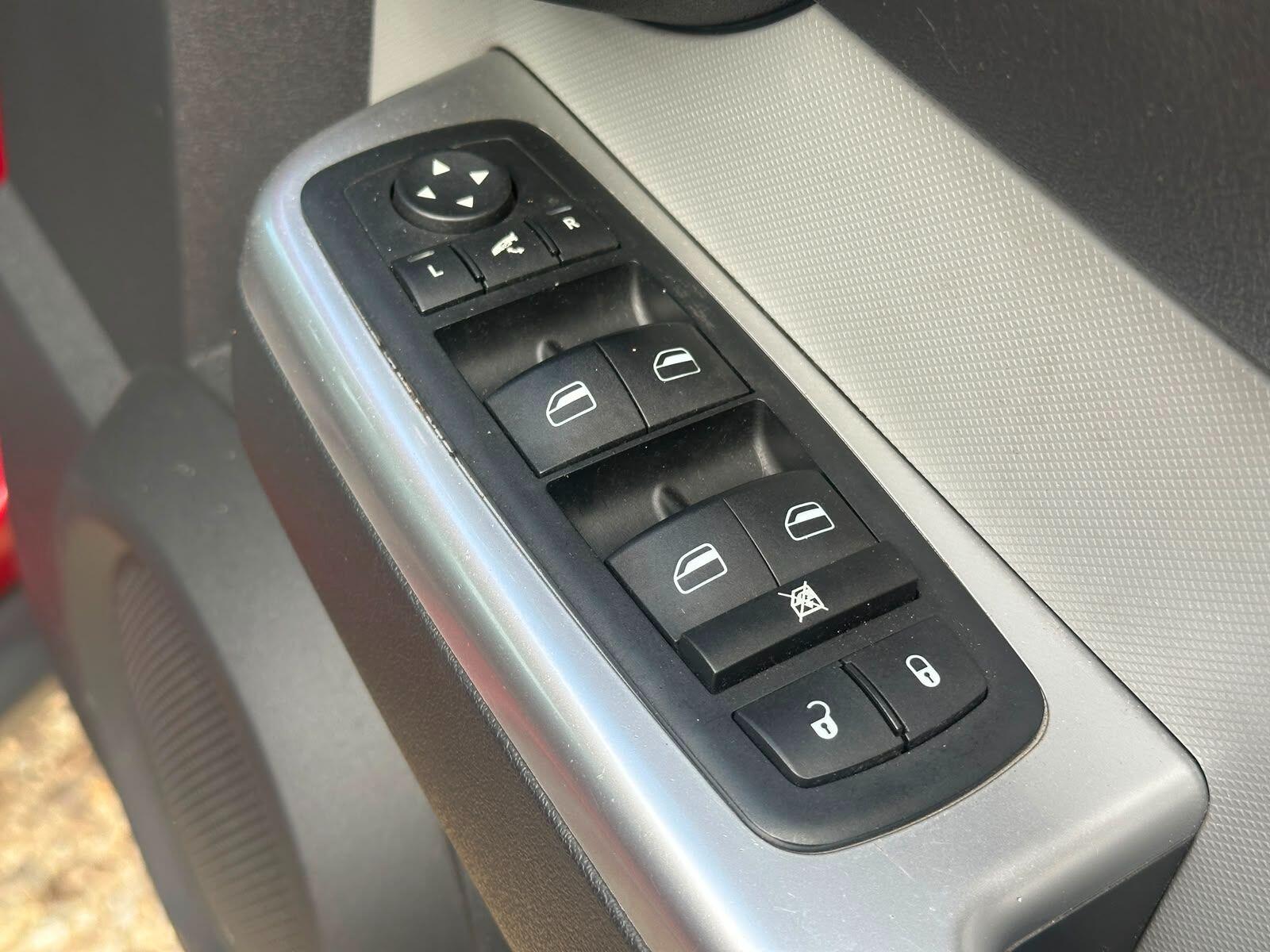 Dodge Nitro view 16