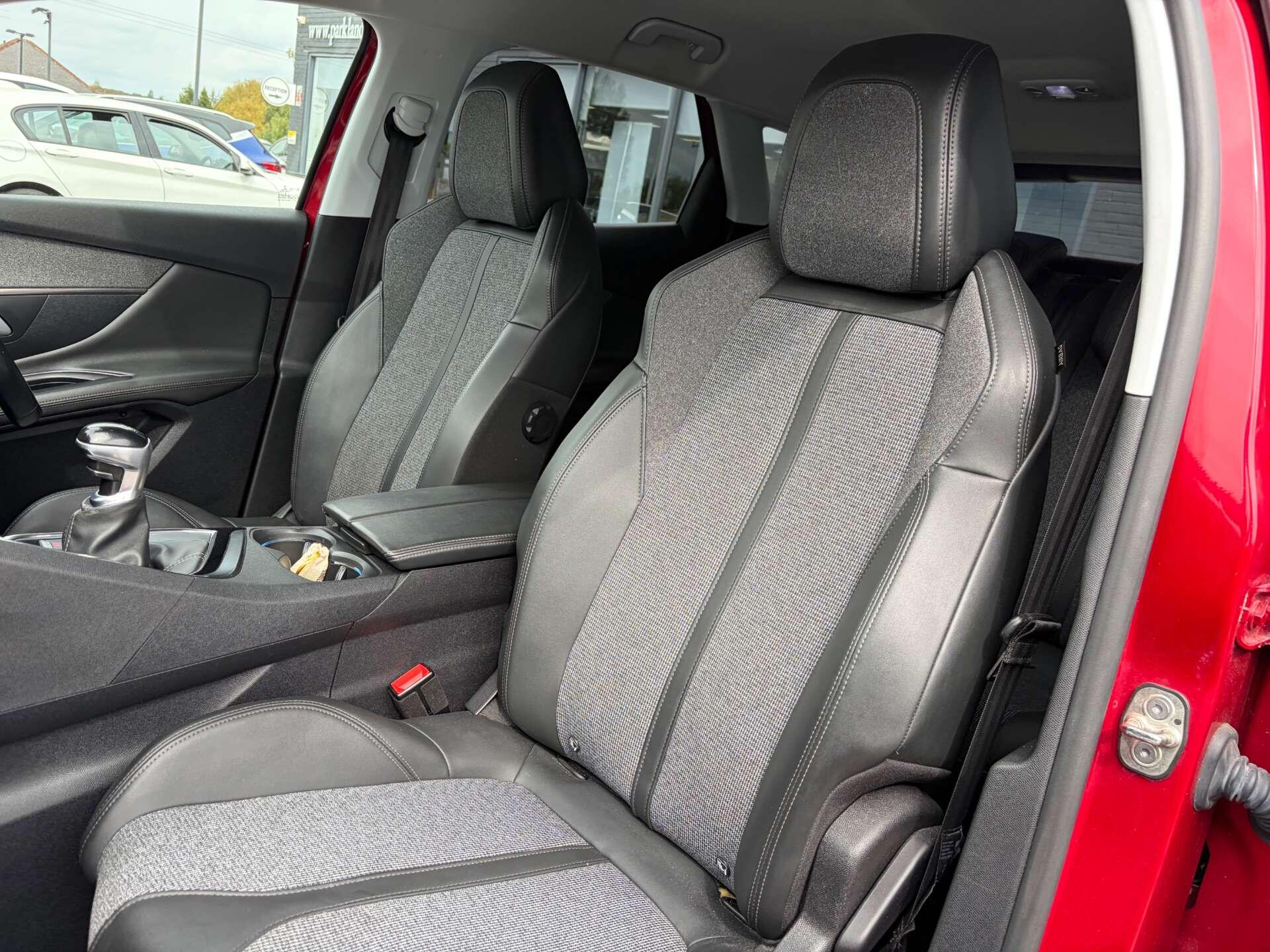 Peugeot 3008 view 17