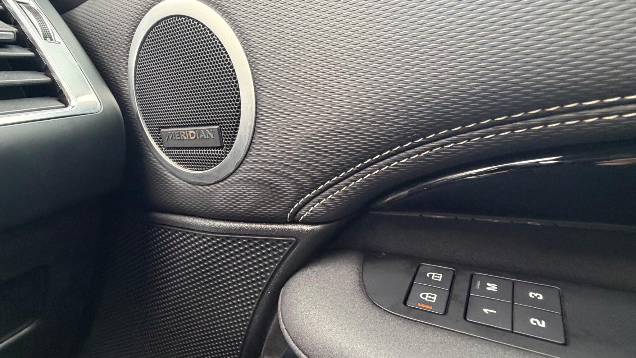 Land Rover Discovery view 23