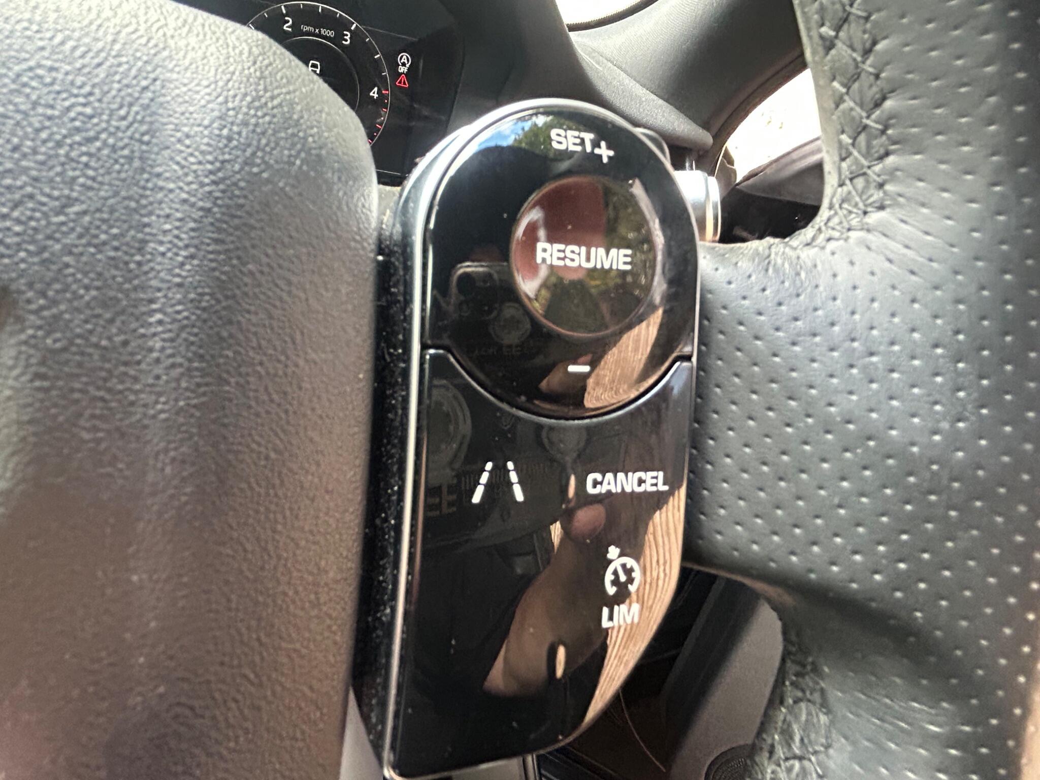 Land Rover Range Rover Evoque view 26