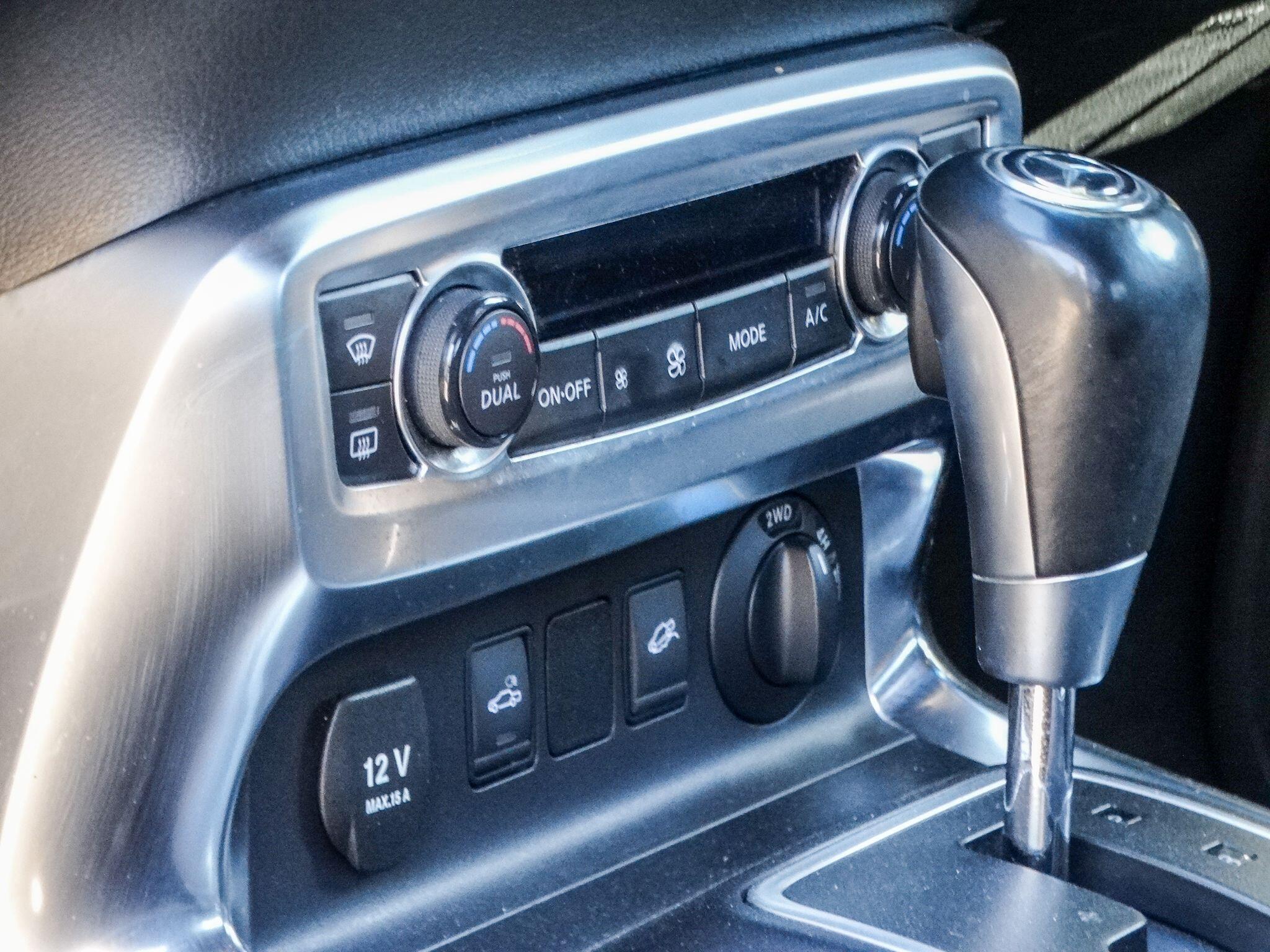 Mercedes-Benz X Class view 18