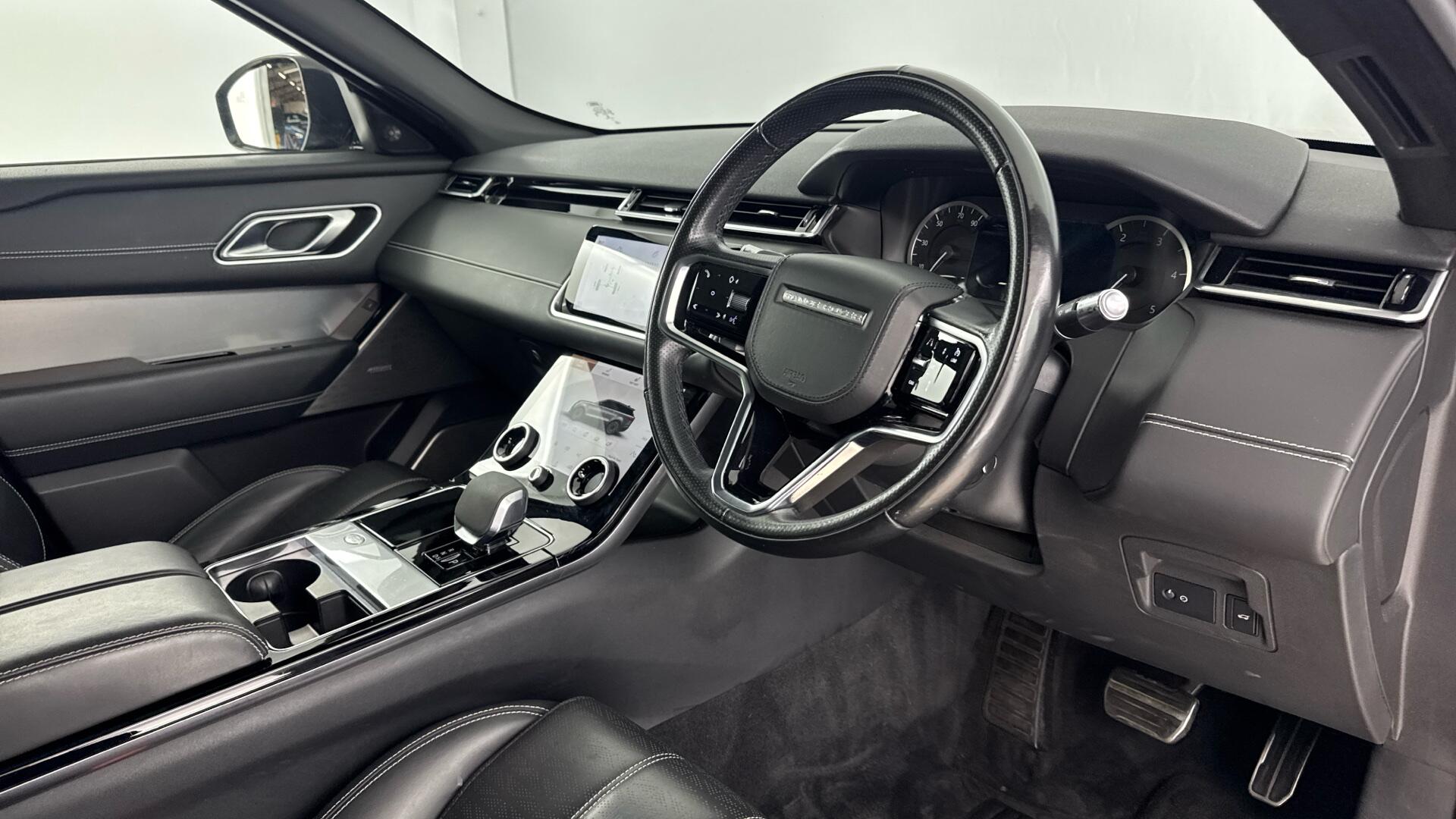Land Rover Range Rover Velar view 9