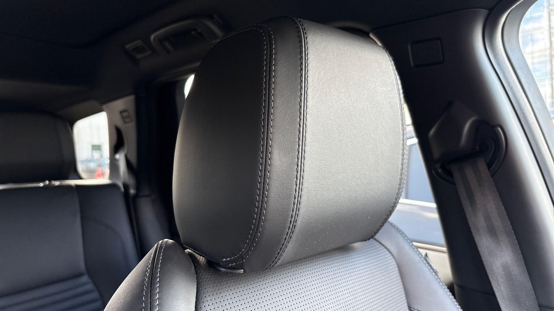 Land Rover Discovery Sport view 41