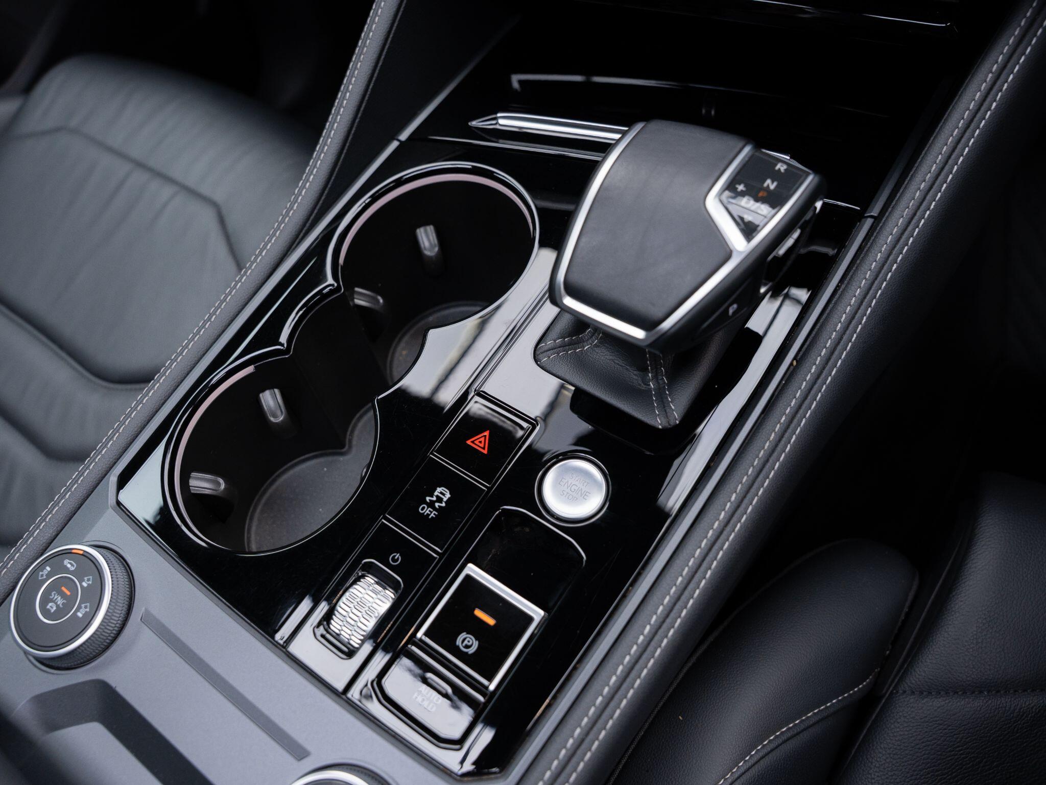 Volkswagen Touareg view 26