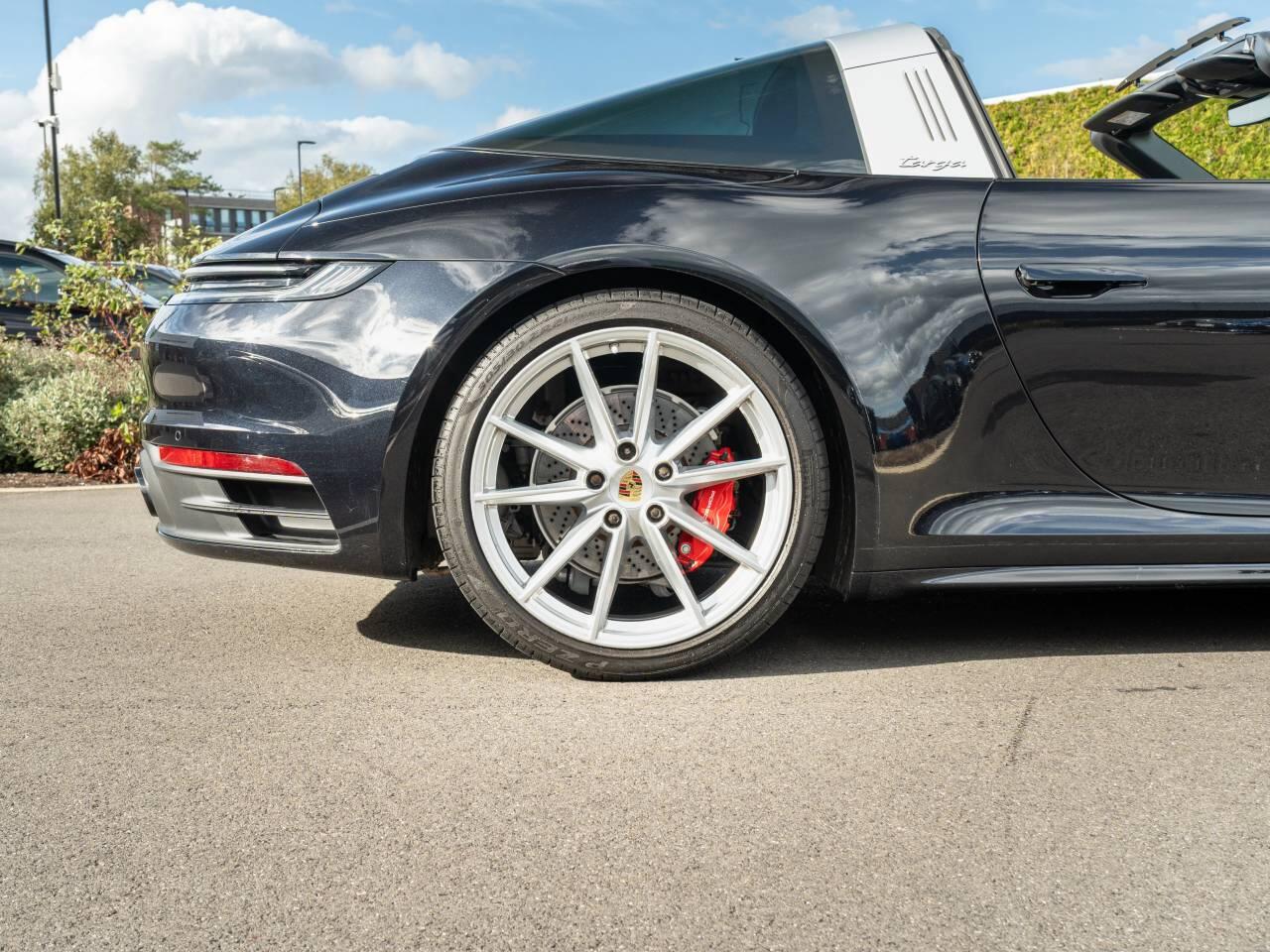 Porsche 911 view 13