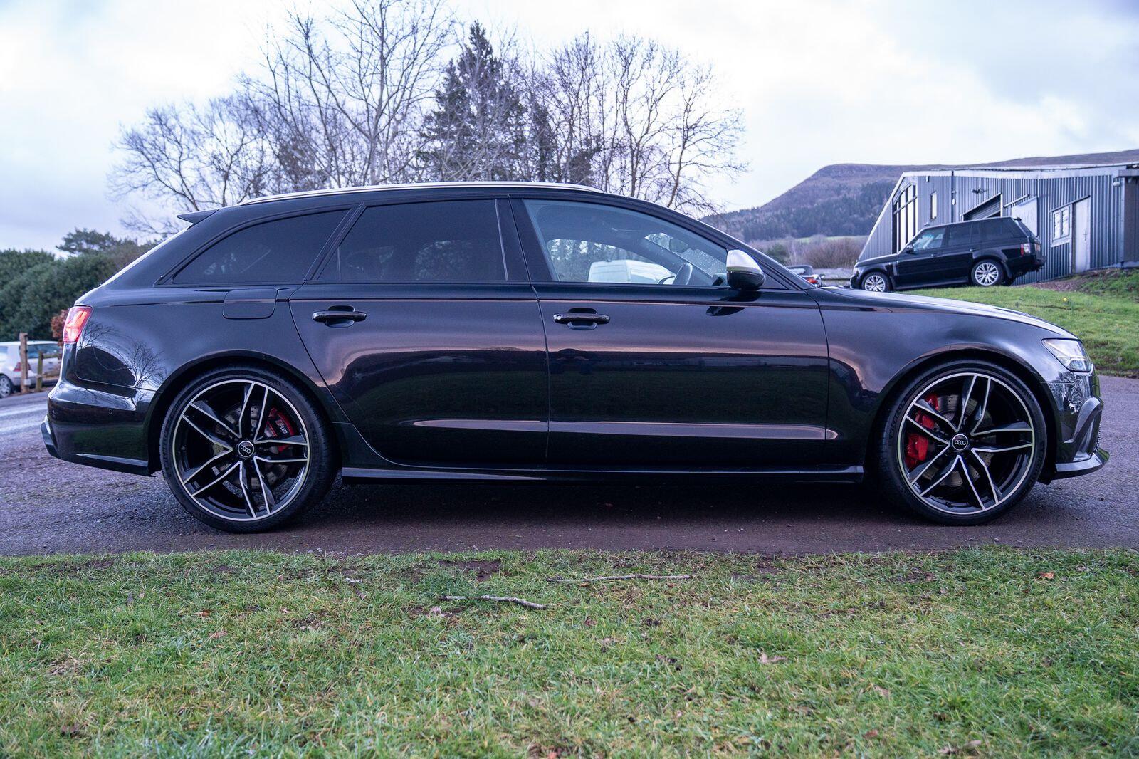 Audi RS6 Avant view 4