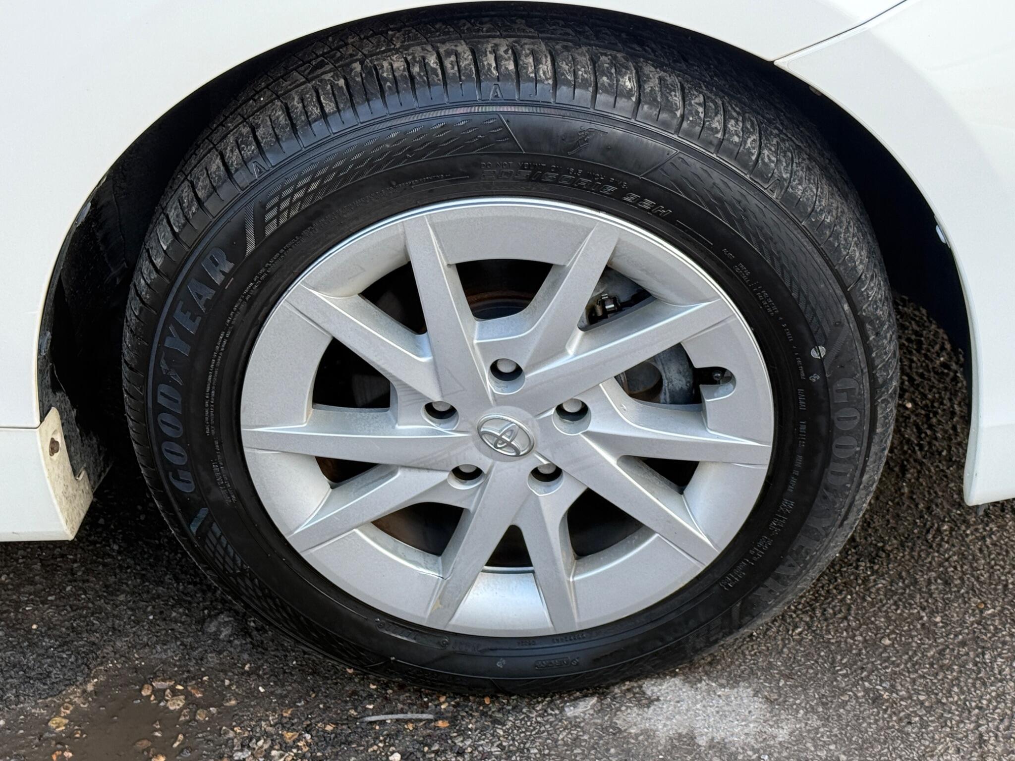 Toyota Prius+ - Image 31