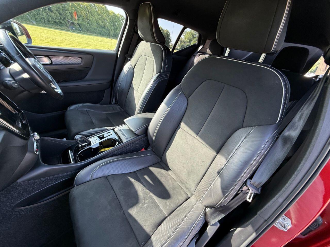 Volvo XC40 view 44