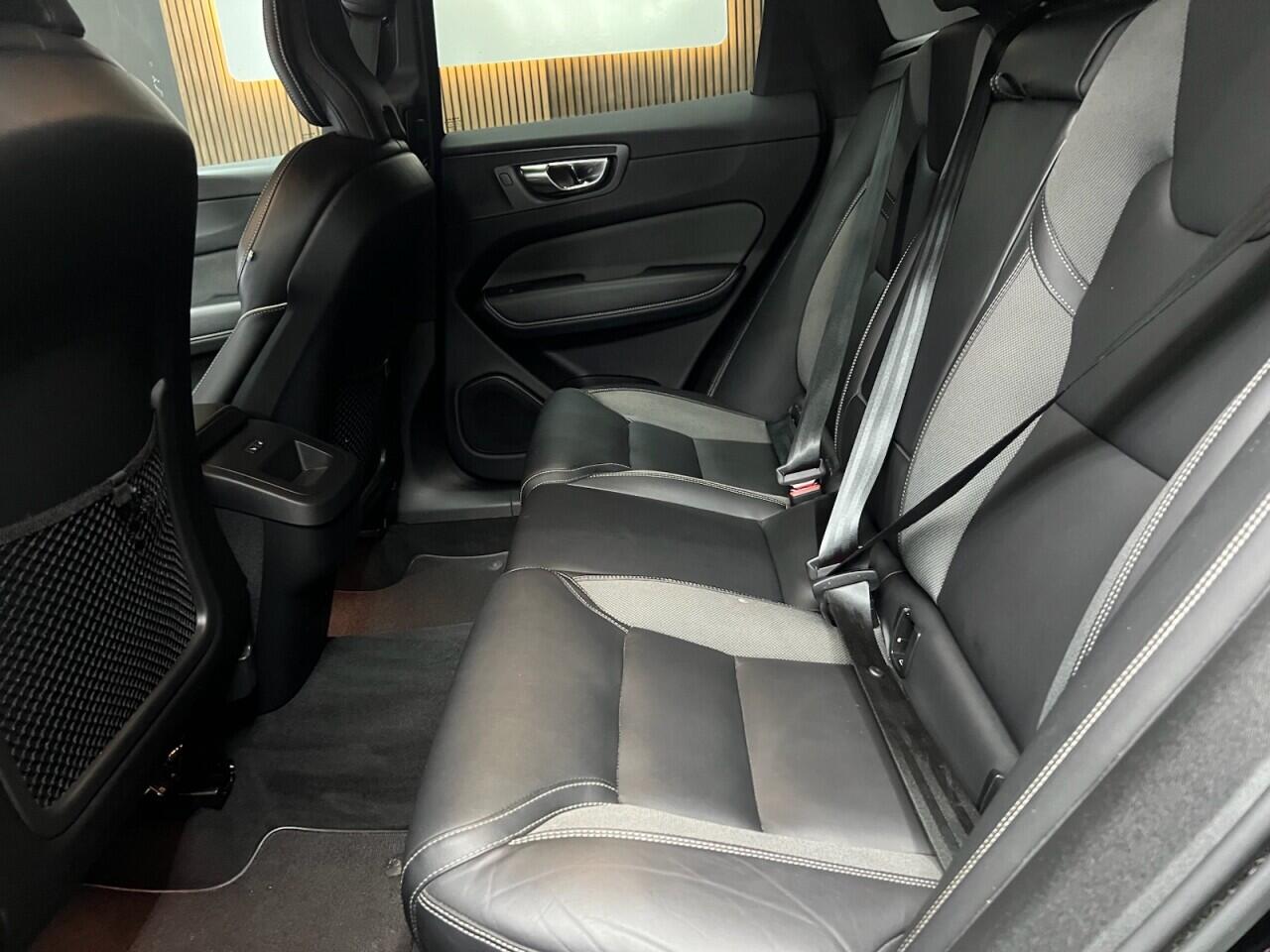 Volvo XC60 view 40