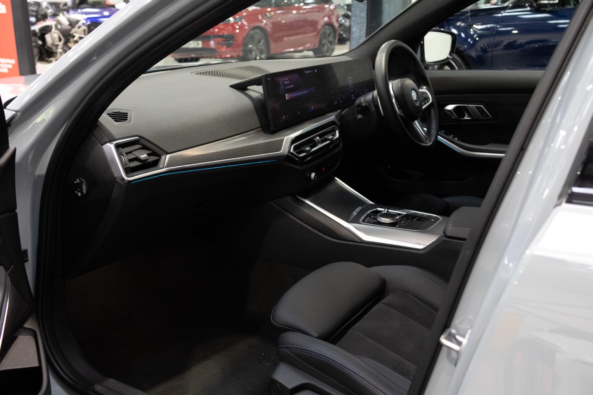 BMW 3 Series view 16