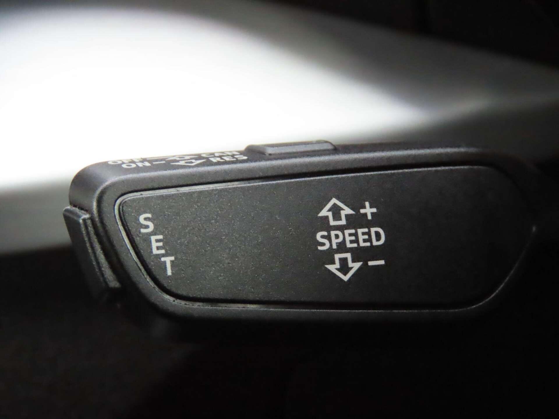 Audi Q2 view 12
