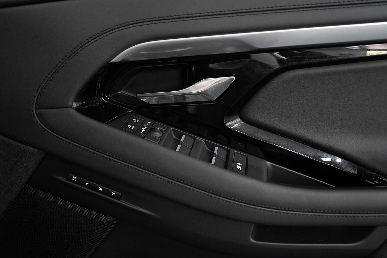 Land Rover Range Rover Evoque view 18