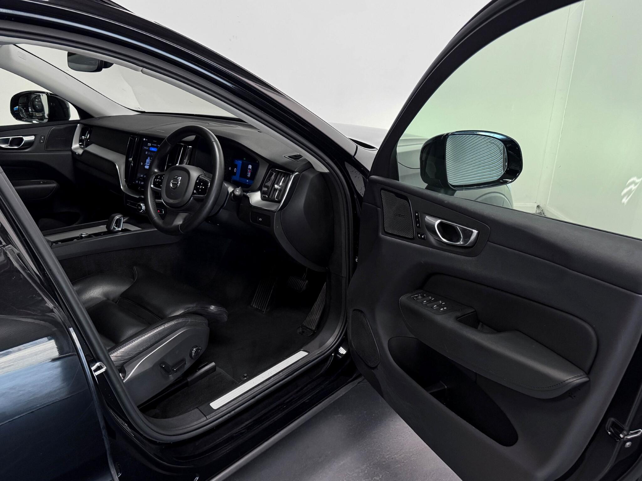 Volvo XC60 view 23