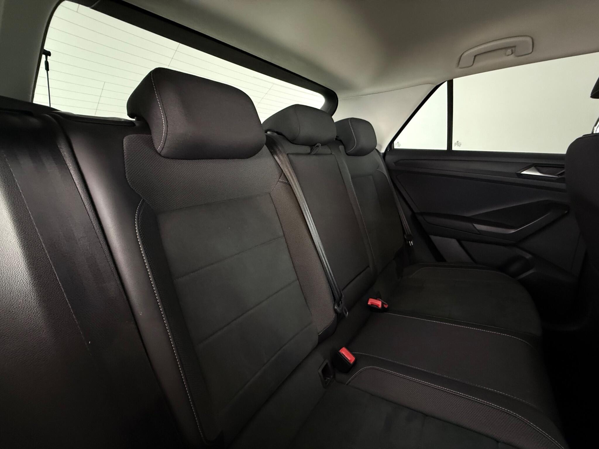Volkswagen T-Roc view 31