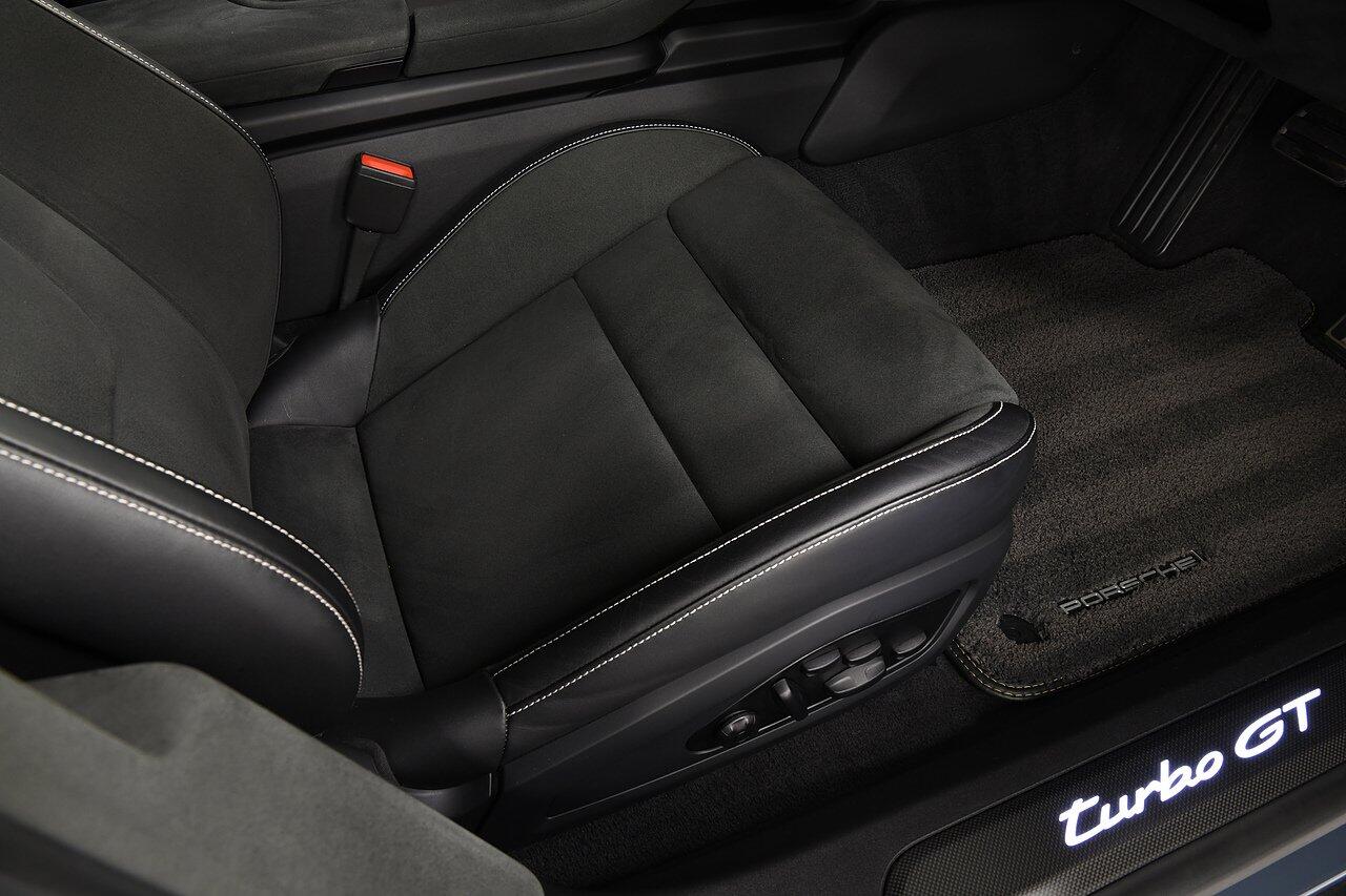 Porsche Taycan view 11