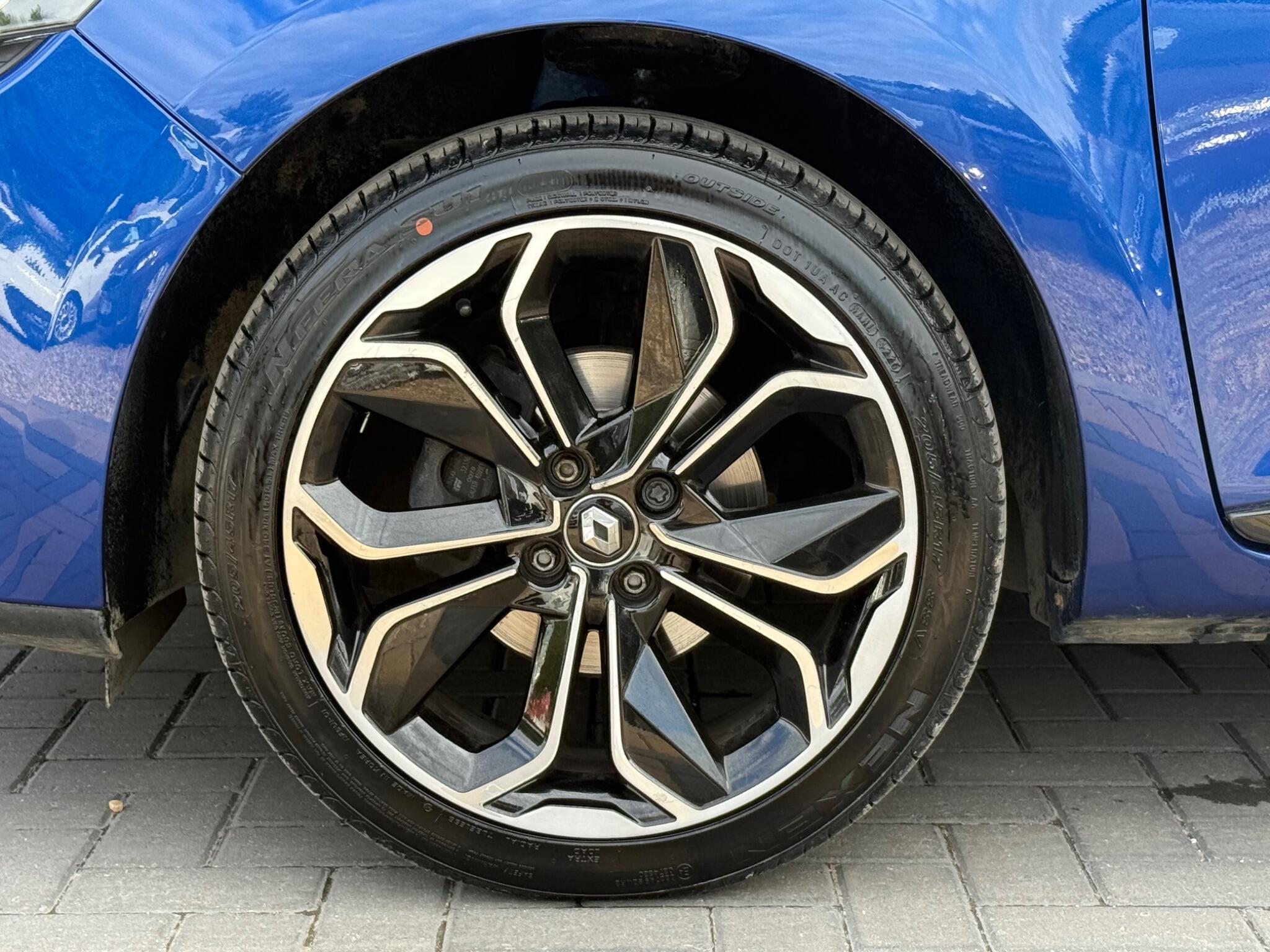Renault Clio view 15