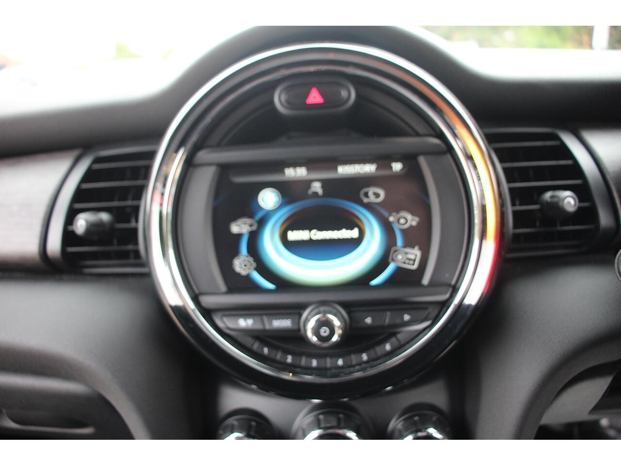 Mini Hatch view 24