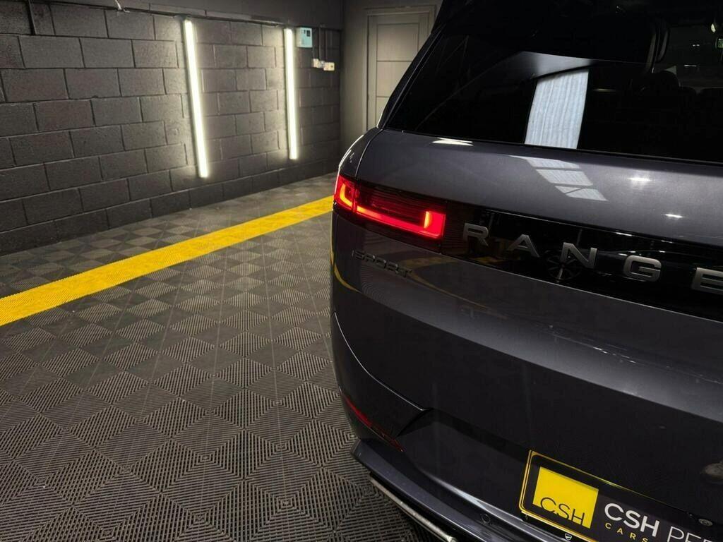 Land Rover Range Rover Sport view 11