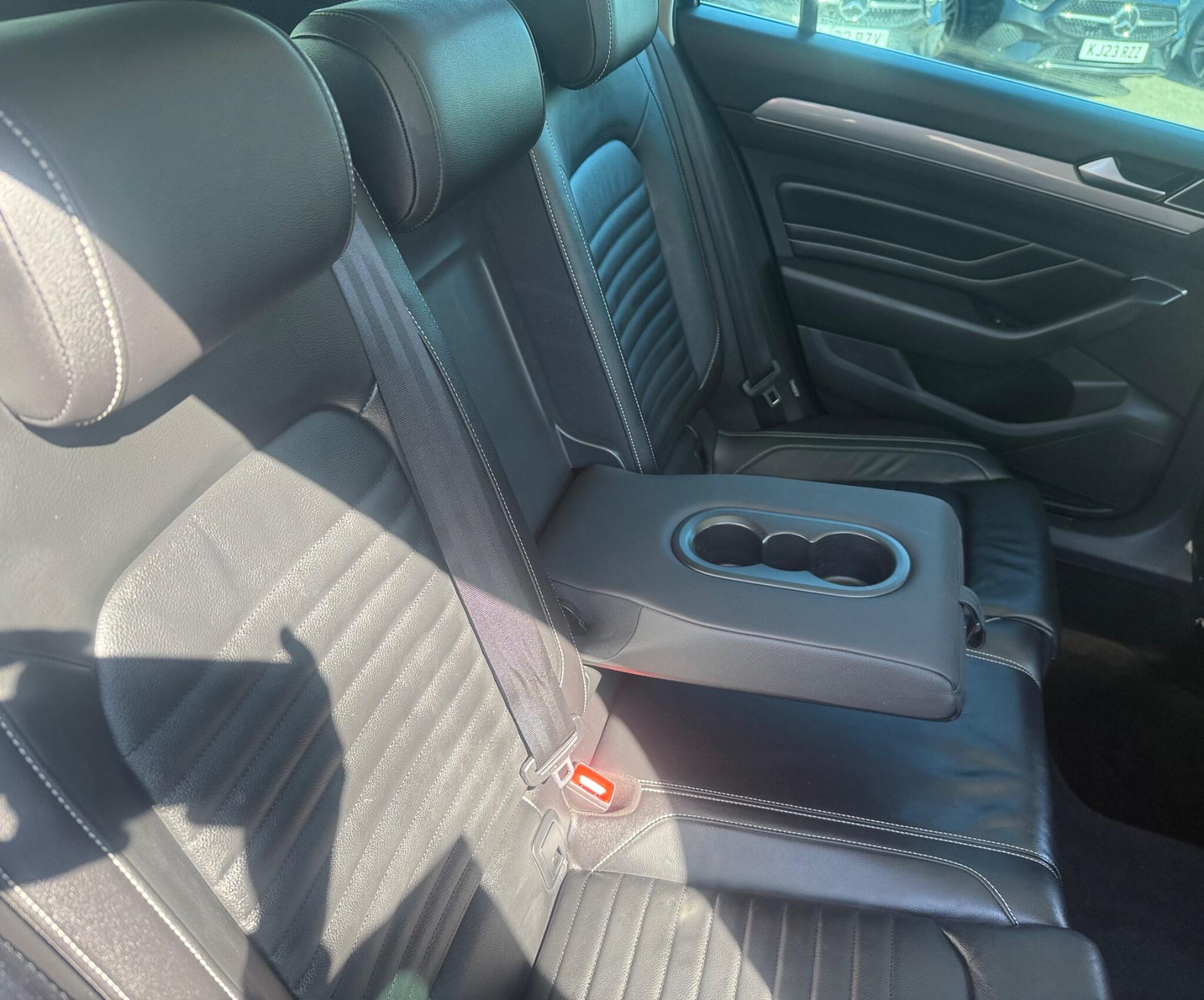 Volkswagen Passat view 16