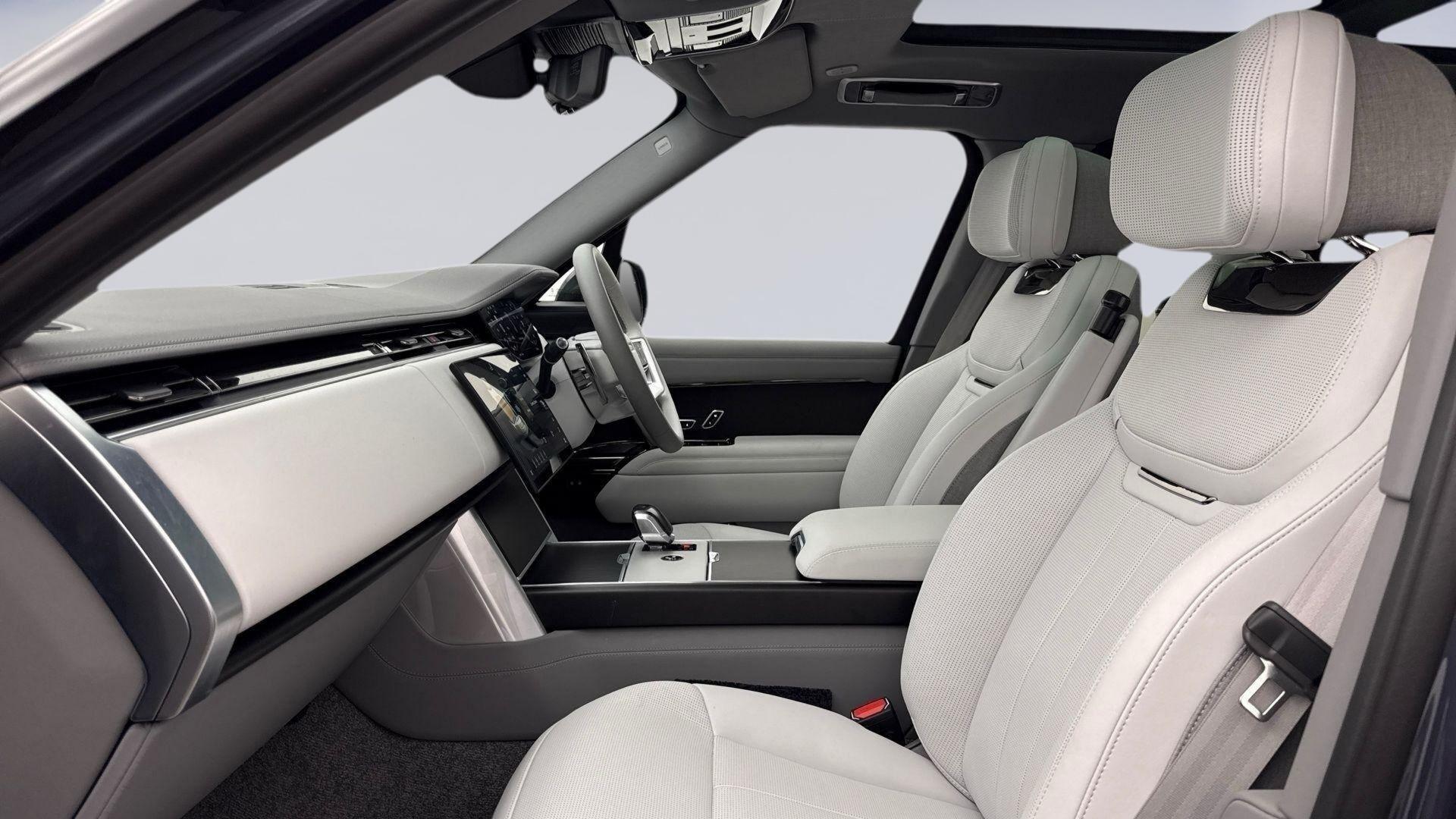 Land Rover Range Rover view 3