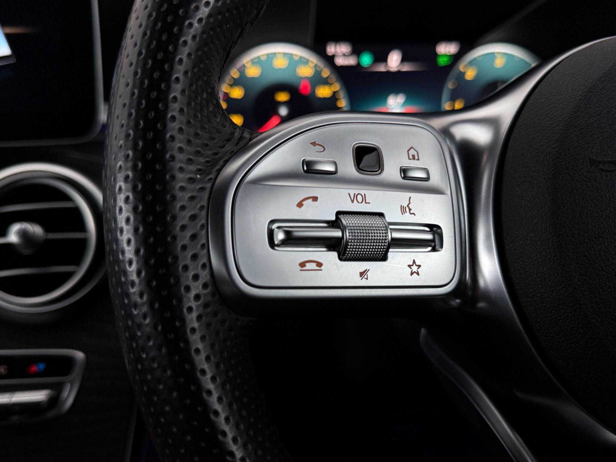 Mercedes-Benz C-Class view 14