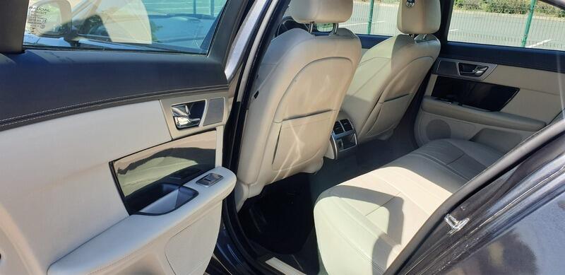 2014 Jaguar XF image 13