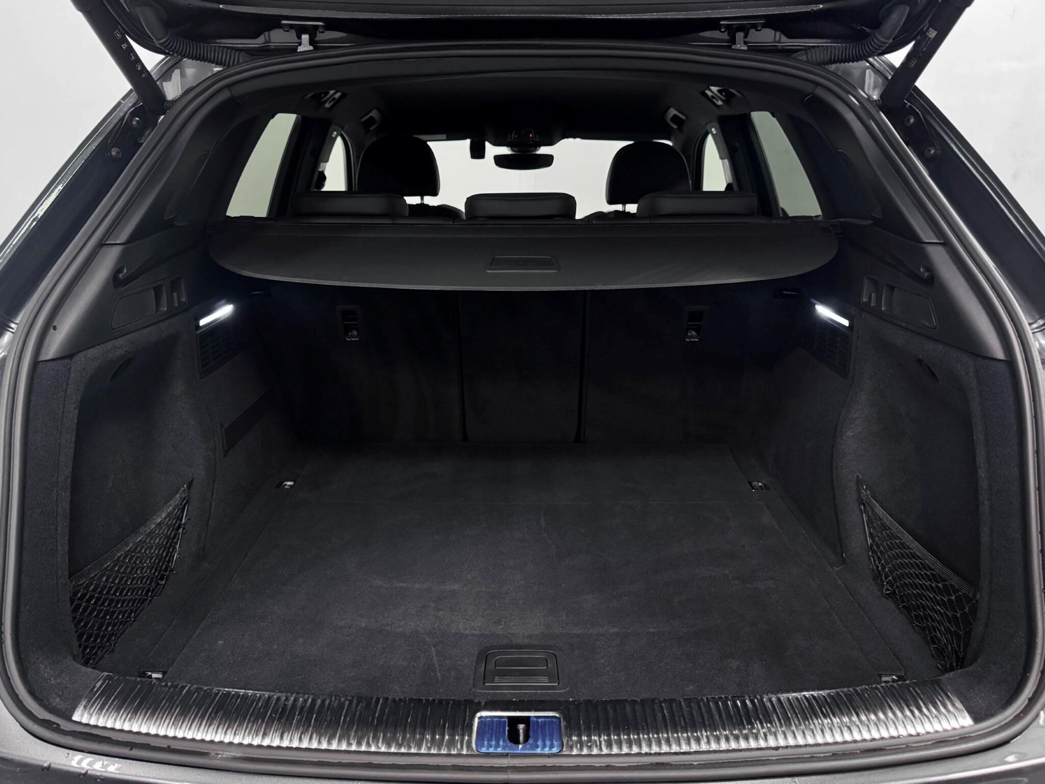 Audi Q5 view 7