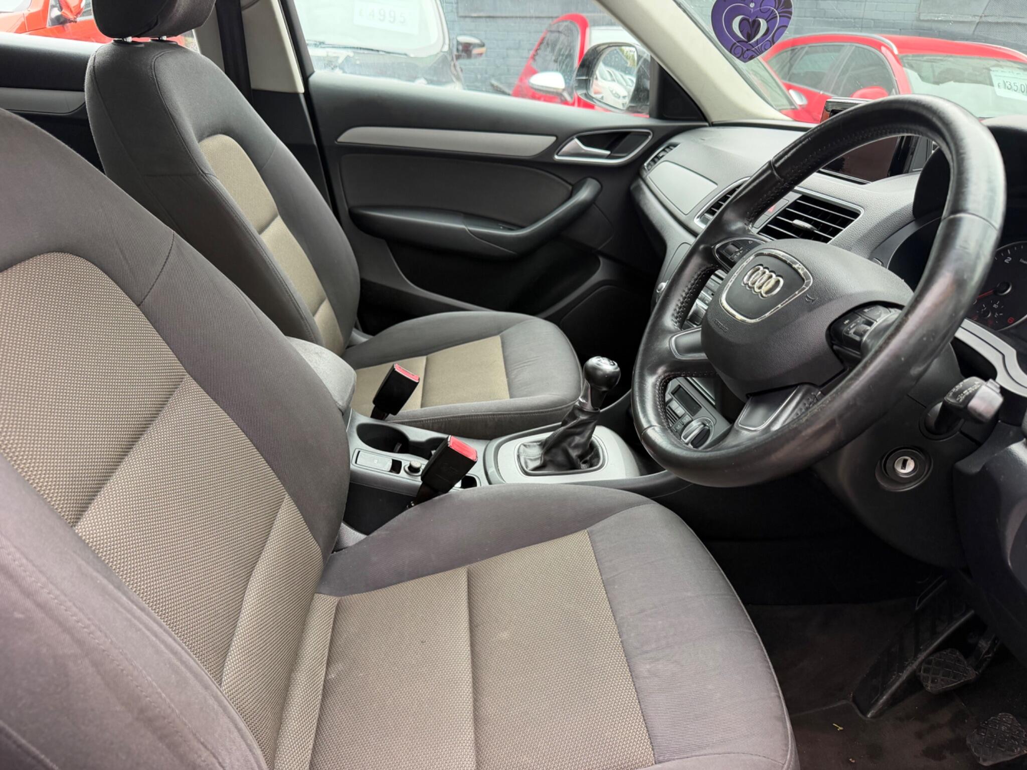 Audi Q3 view 10