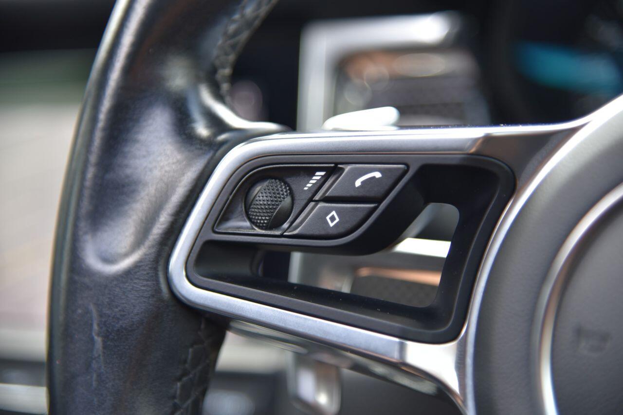 Porsche Macan view 31