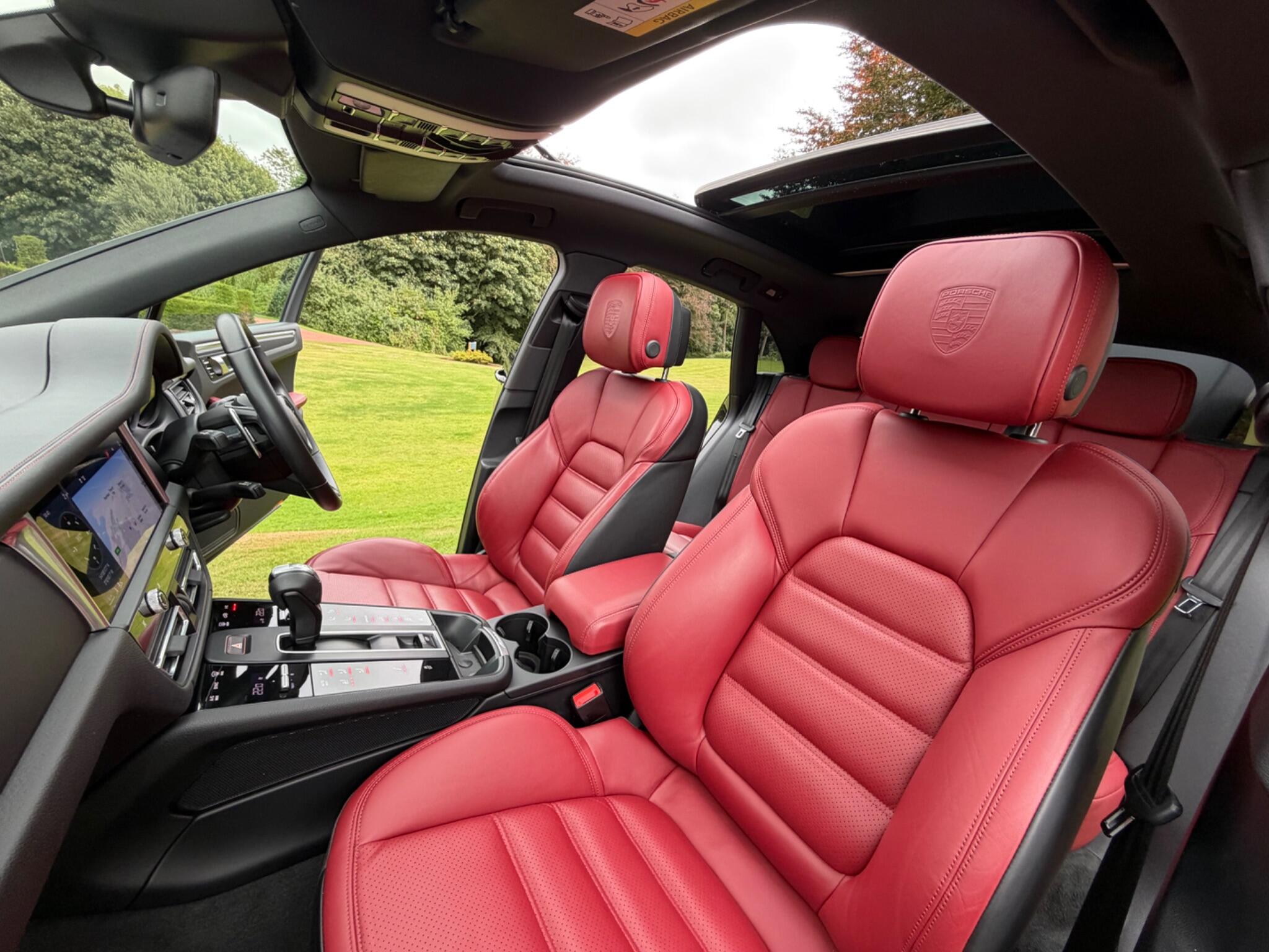 Porsche Macan view 22