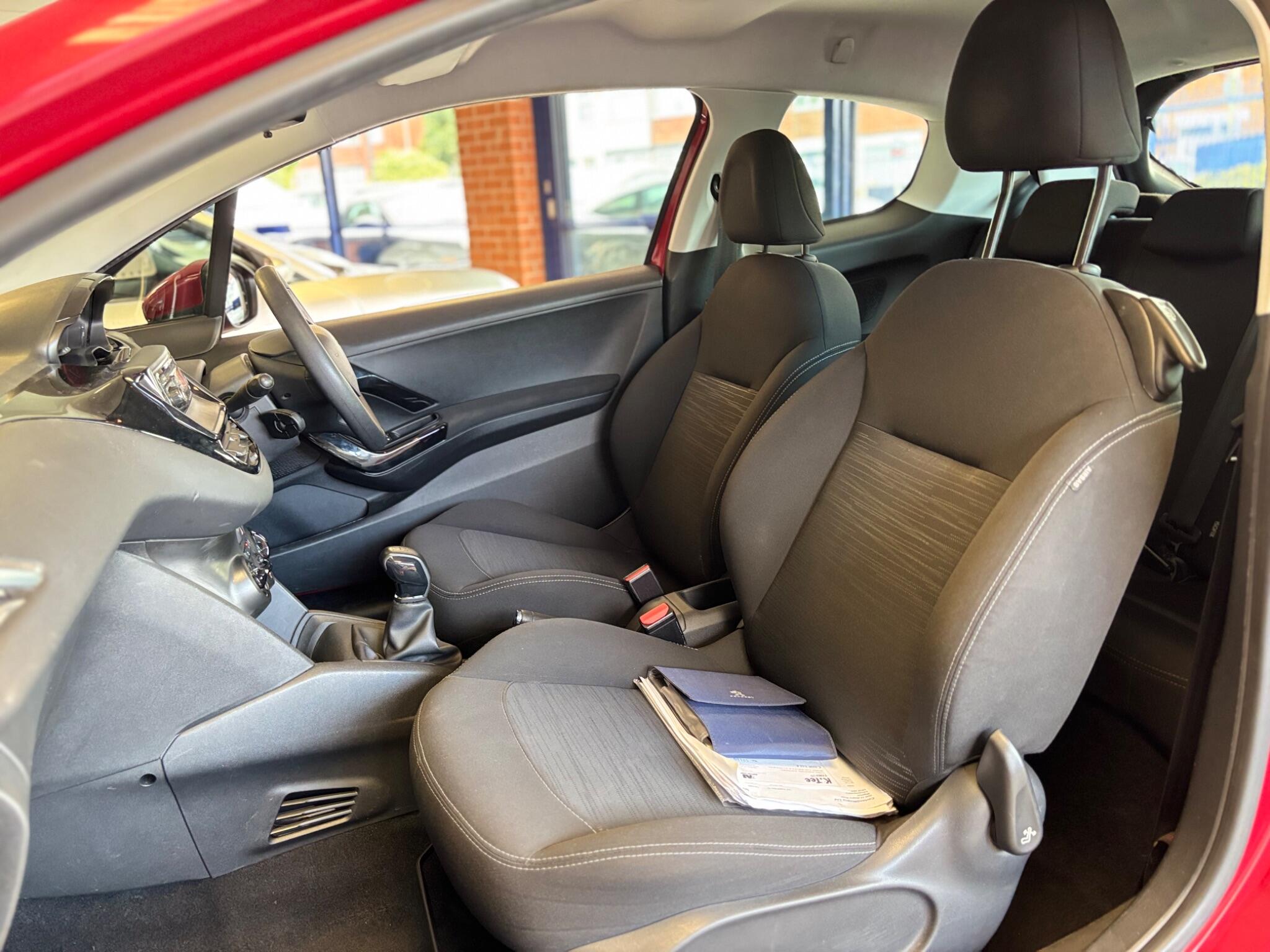 Peugeot 208 view 22