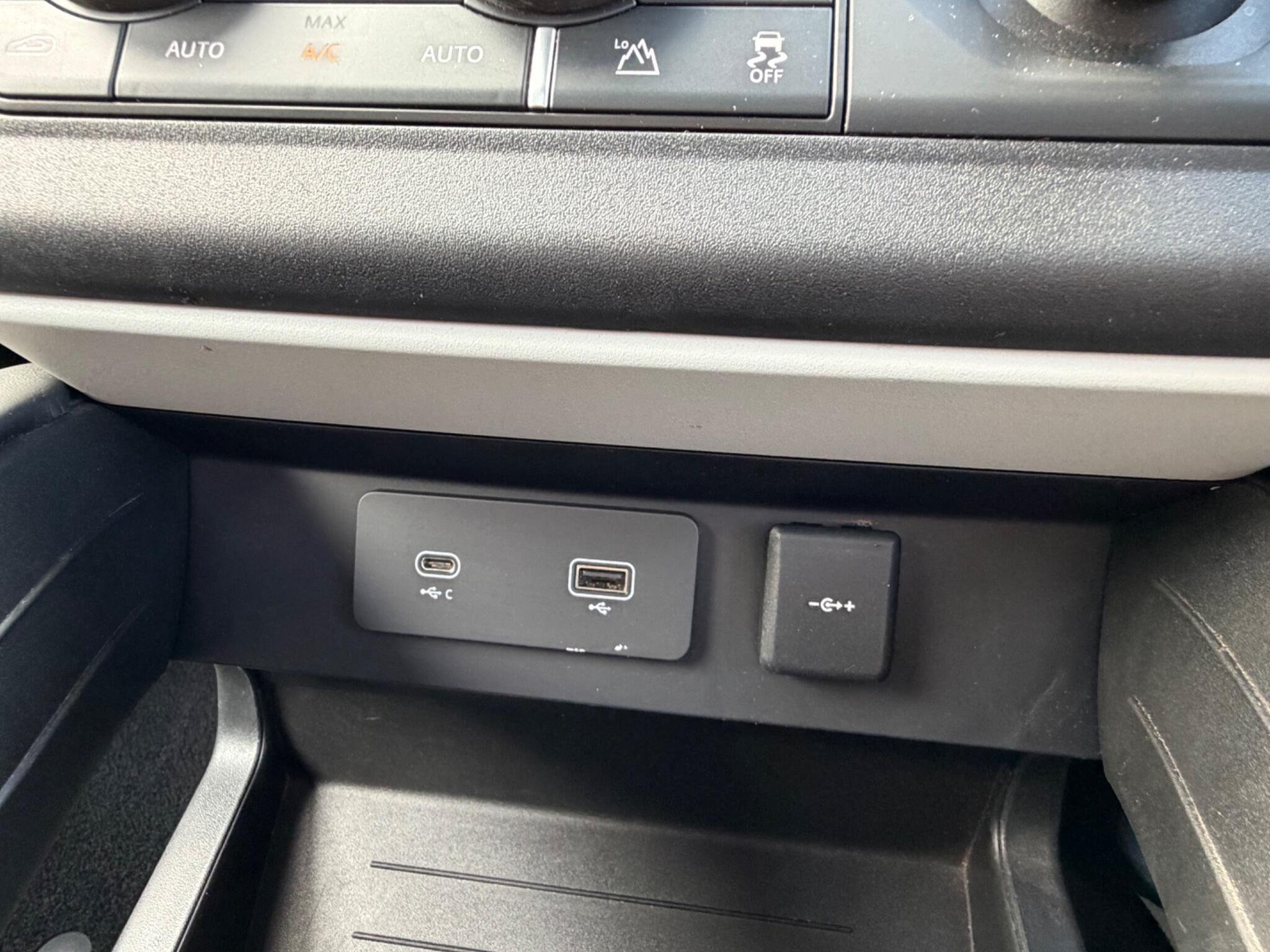 Land Rover Defender view 18