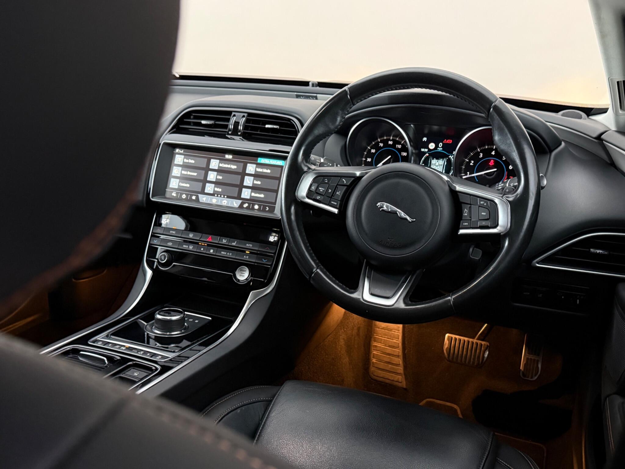 Jaguar Xe view 11