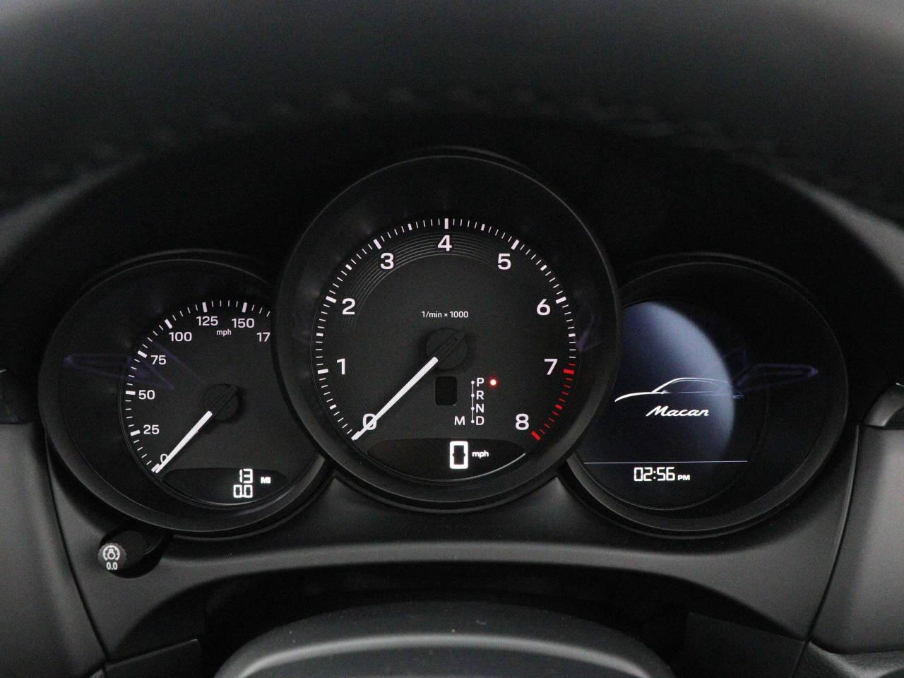 Porsche Macan view 25