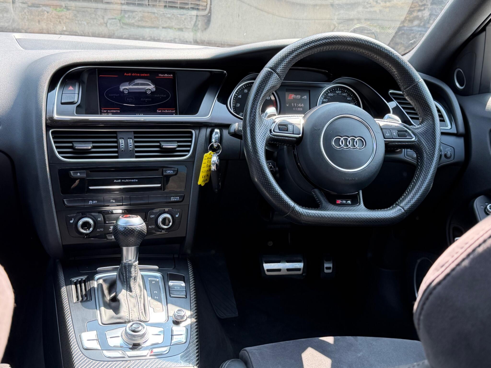Audi RS4 view 25
