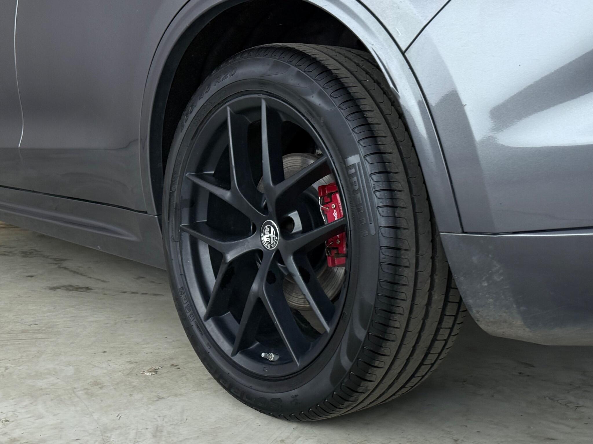 Alfa Romeo Stelvio view 9