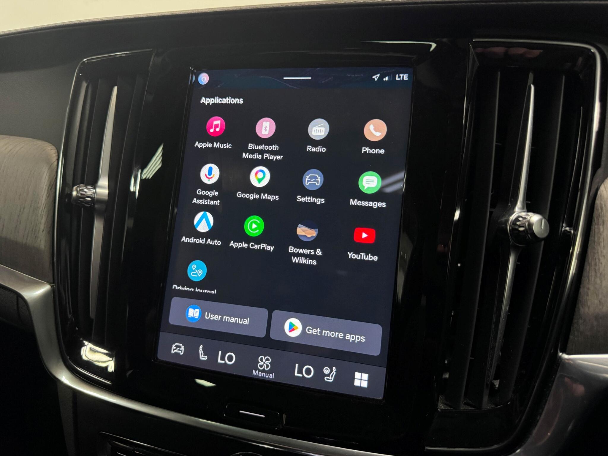 Volvo S90 view 9