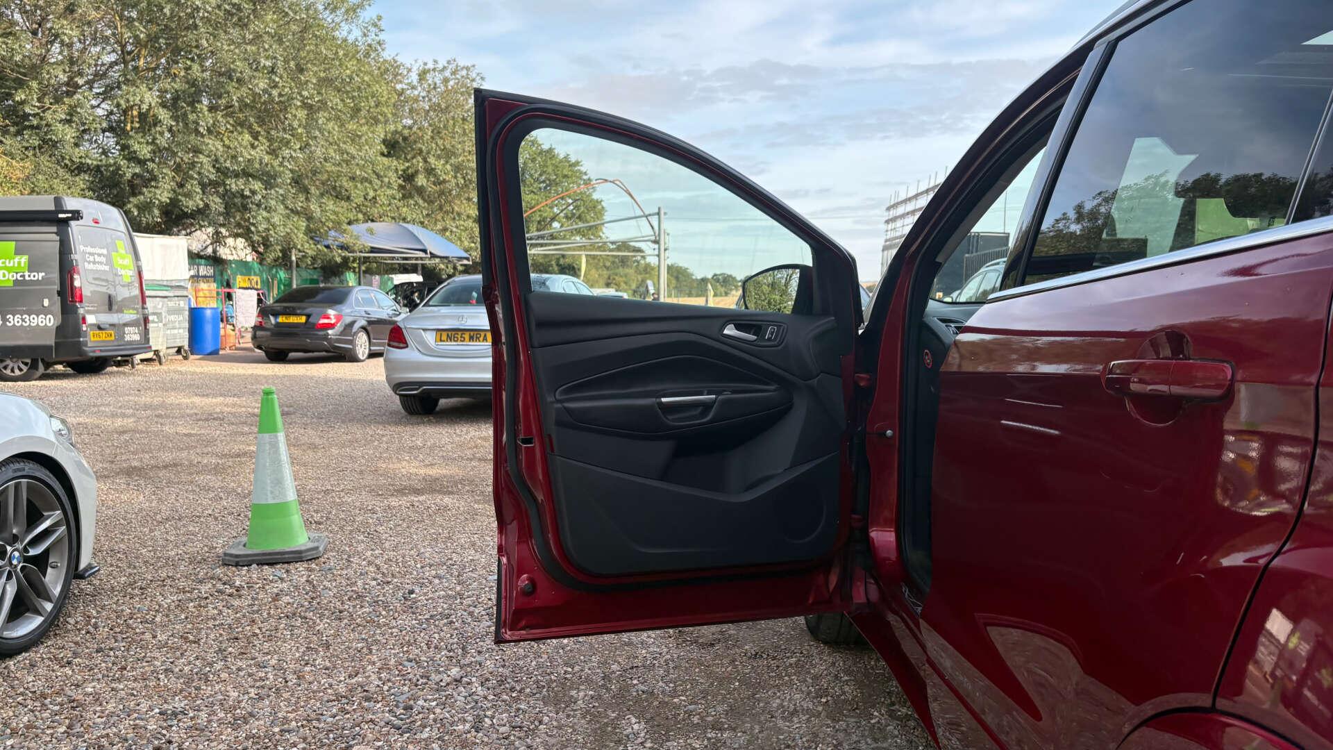 Ford Kuga view 43