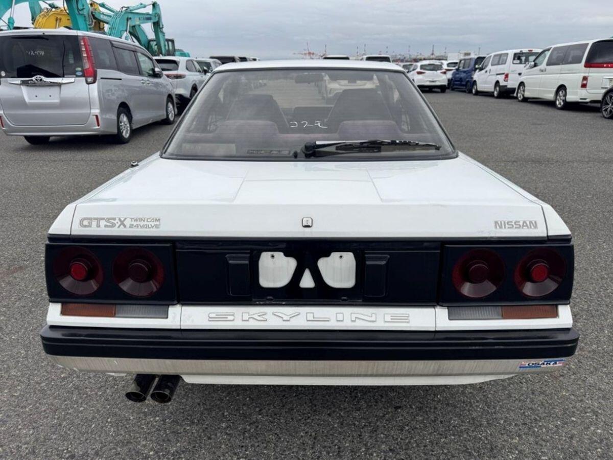 Nissan Skyline view 7