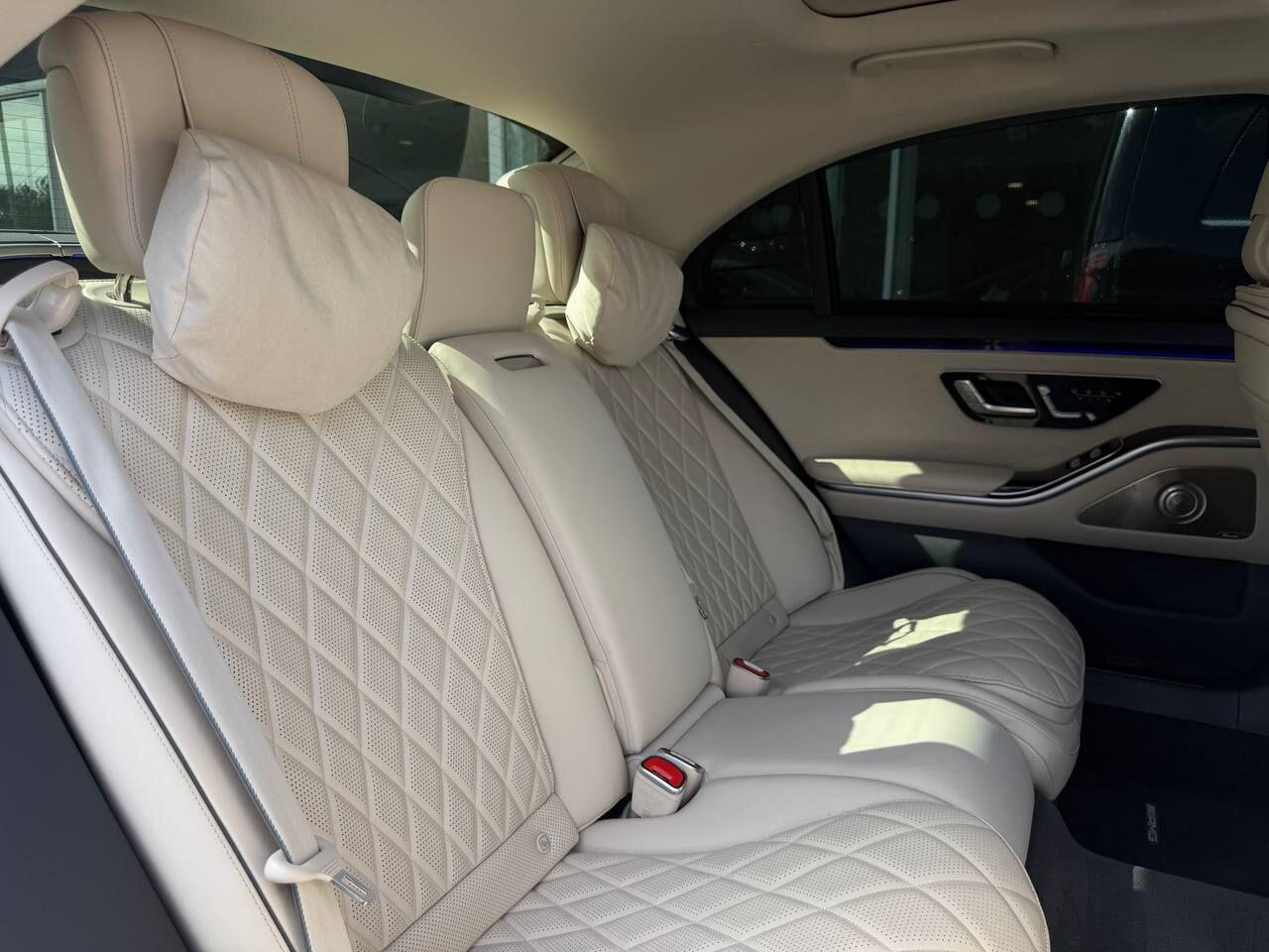 Mercedes-Benz S-Class view 21