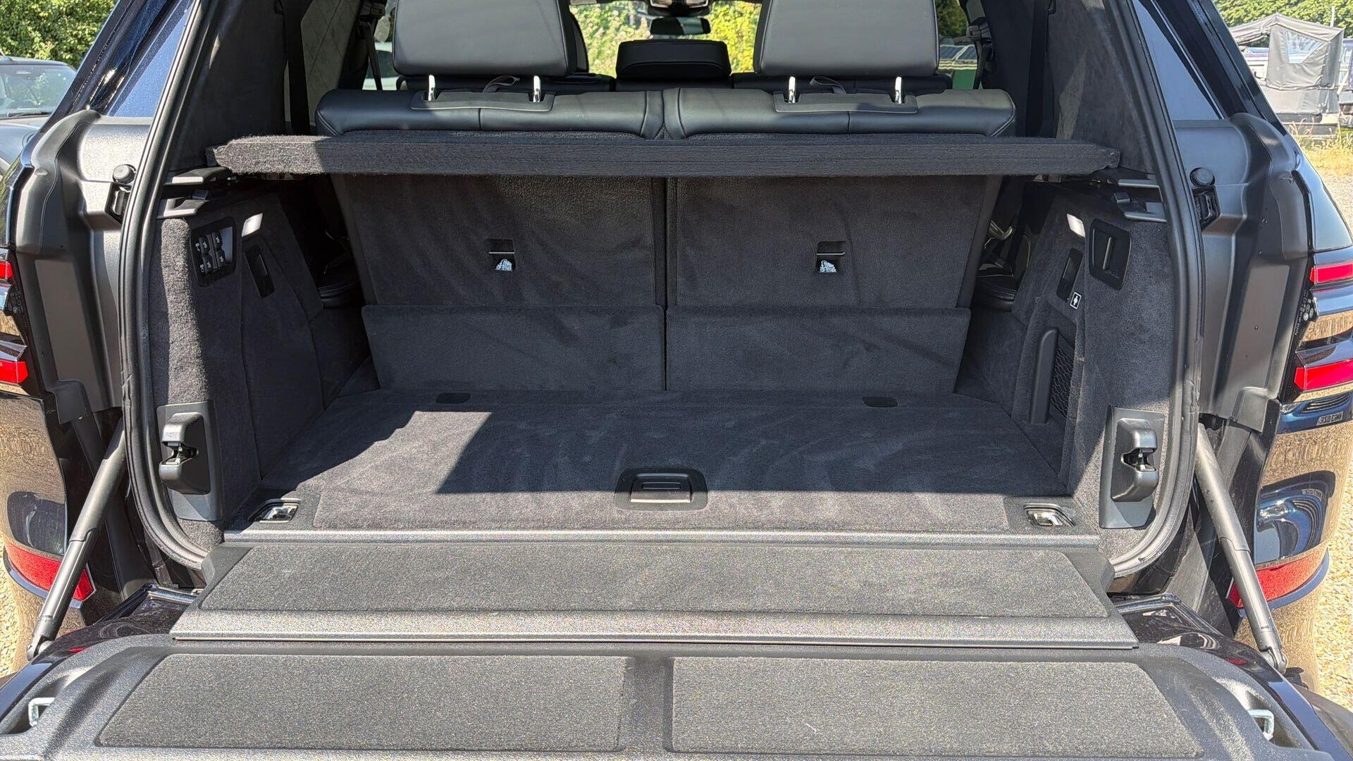 BMW X7 view 13